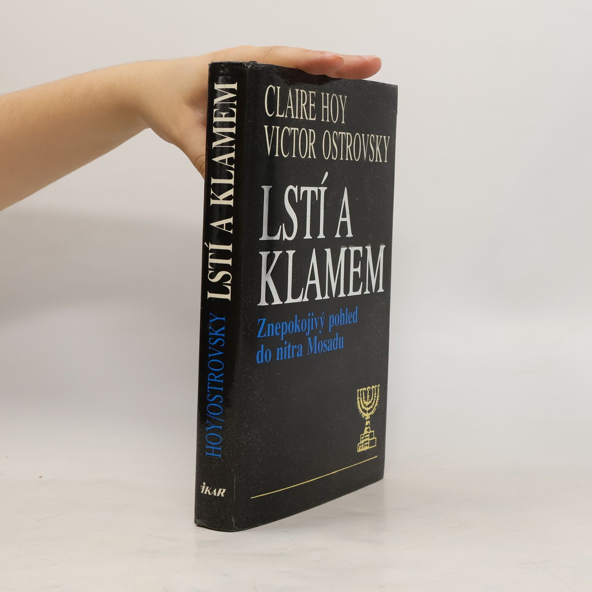 Claire Hoy Lstí a klamem: Znepokojivý pohled do nitra Mosadu