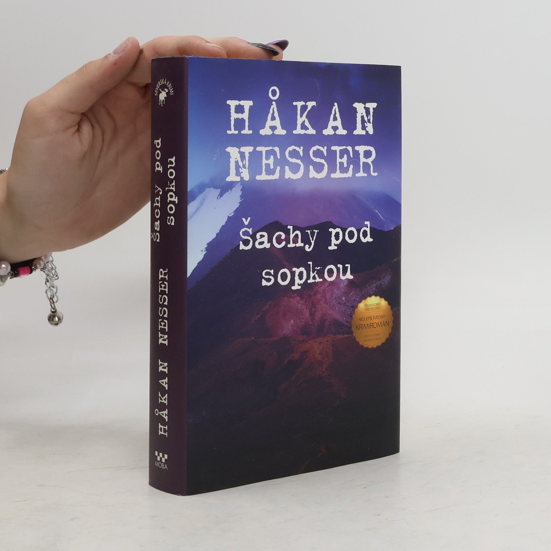 Hakan Nesser Šachy pod sopkou