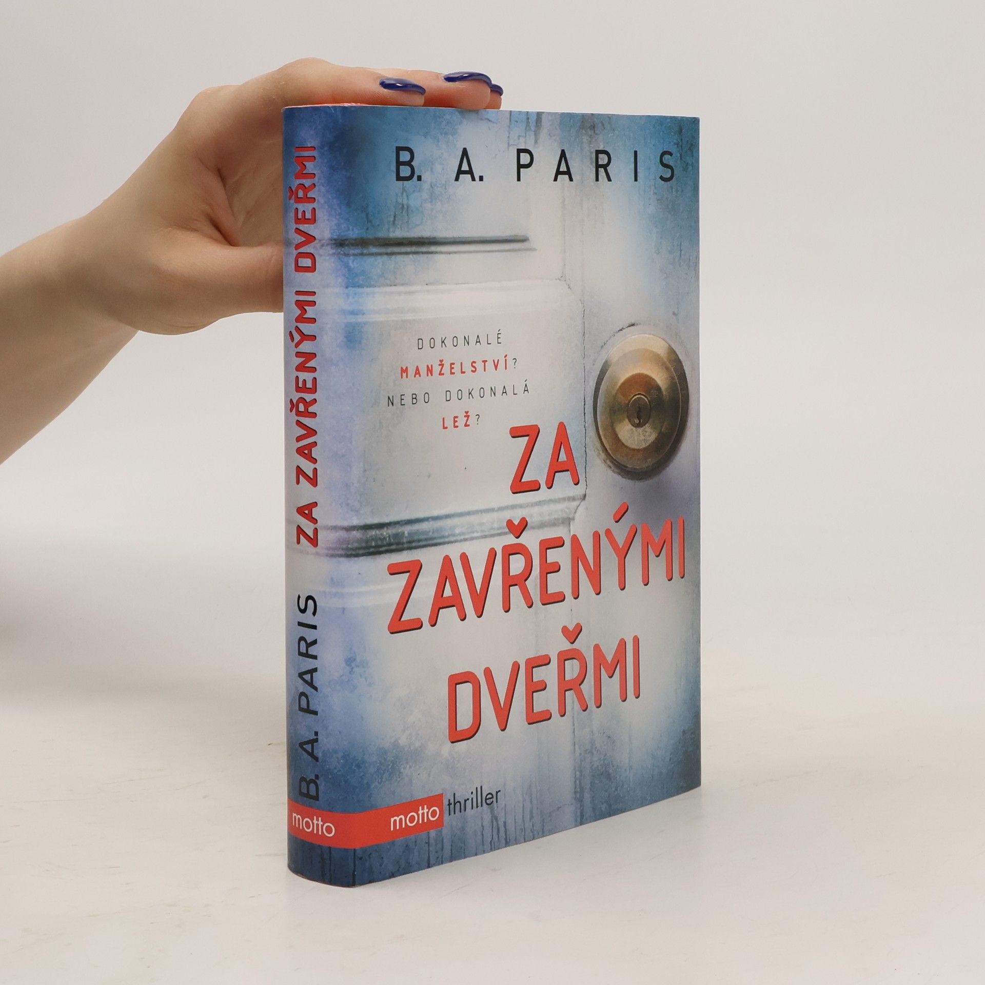 B. A. Paris Za zavřenými dveřmi