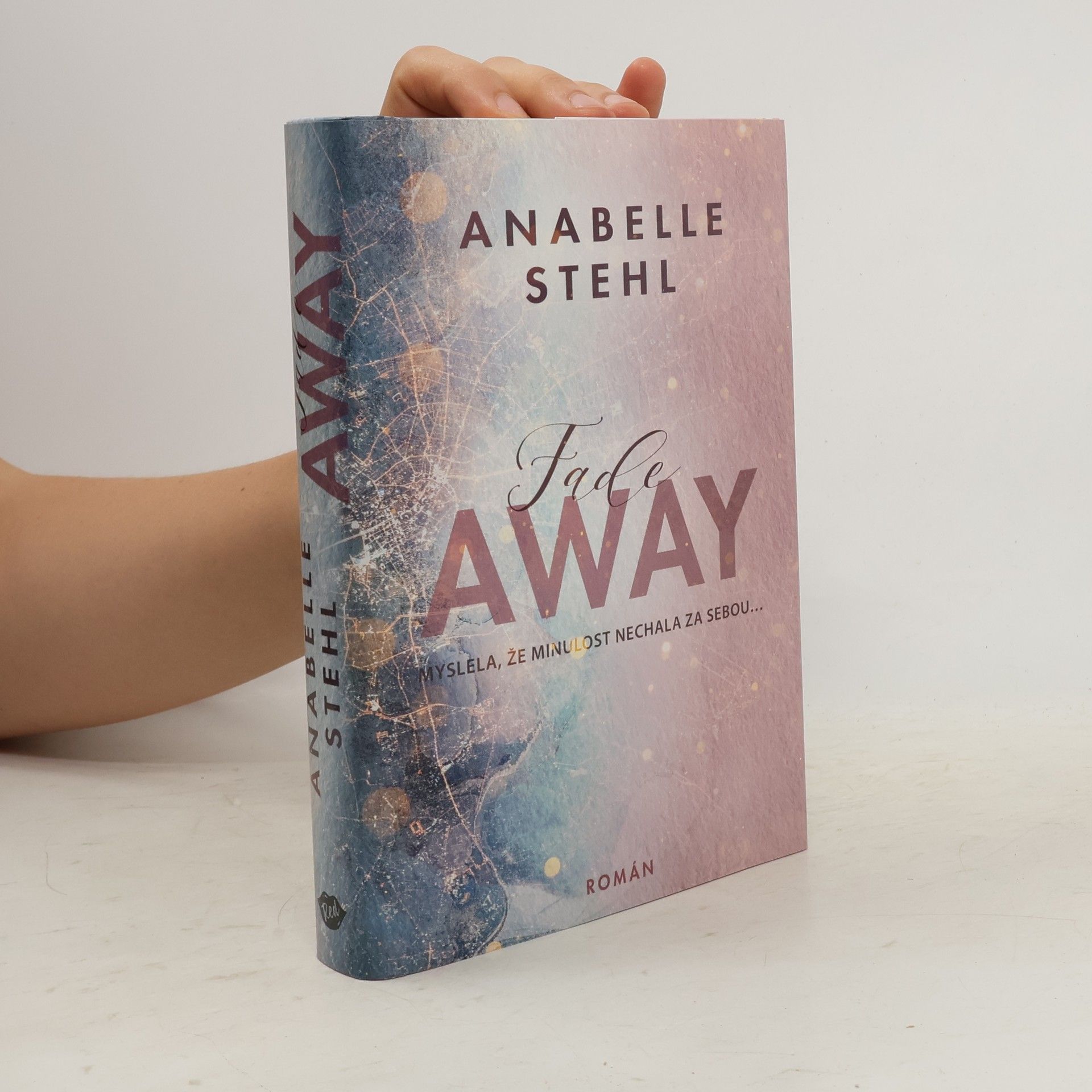 Anabelle Stehl FadeAway: doufá, že minulost nechala za sebou...