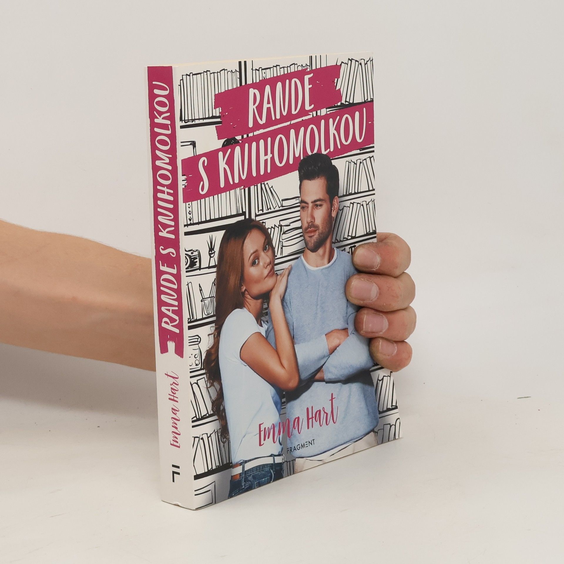Emma Hart Rande s knihomolkou
