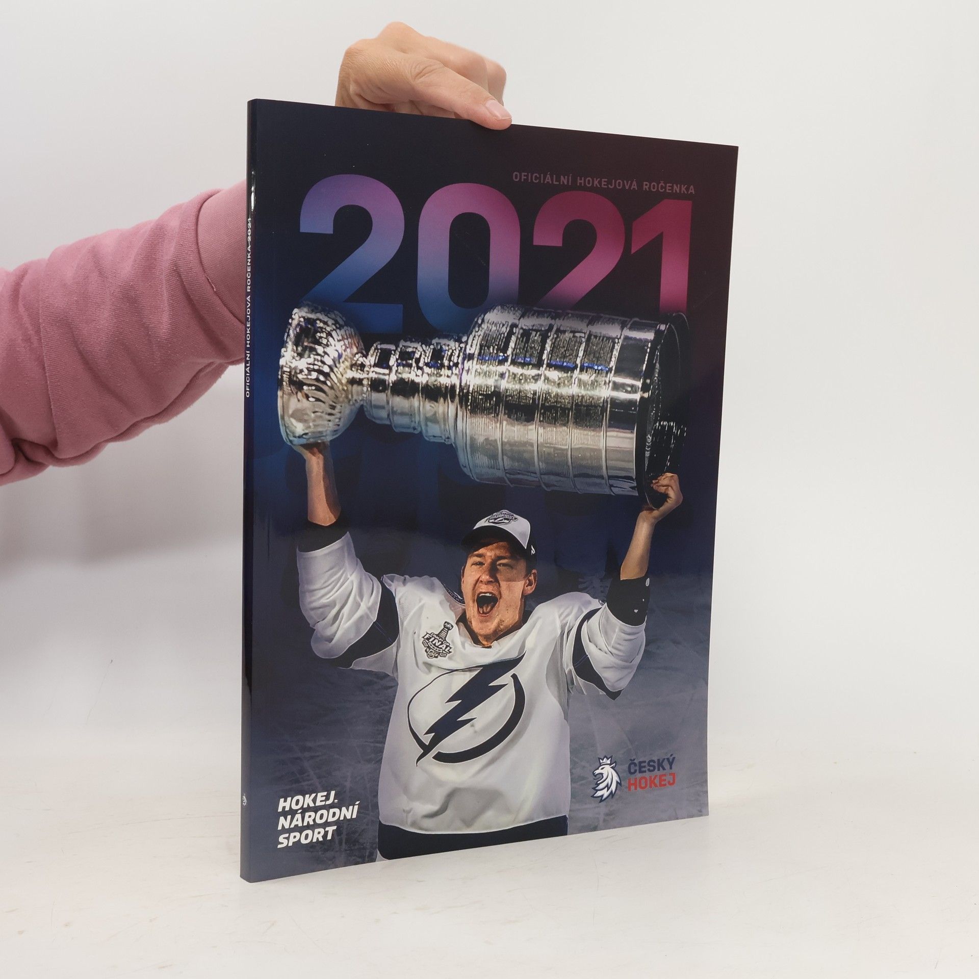 kolektiv Oficiální hokejová ročenka 2021