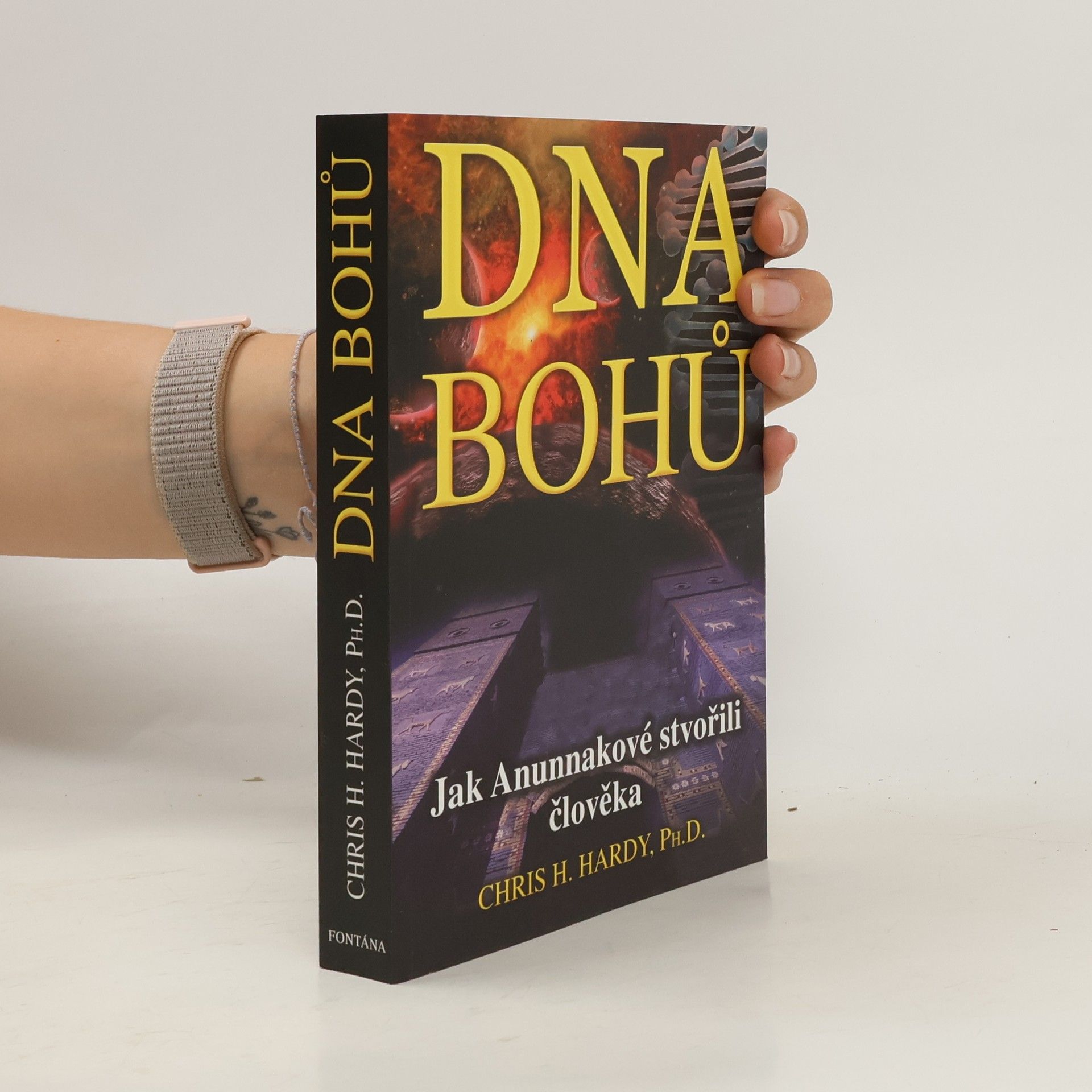 Christine Hardy Dna bohů