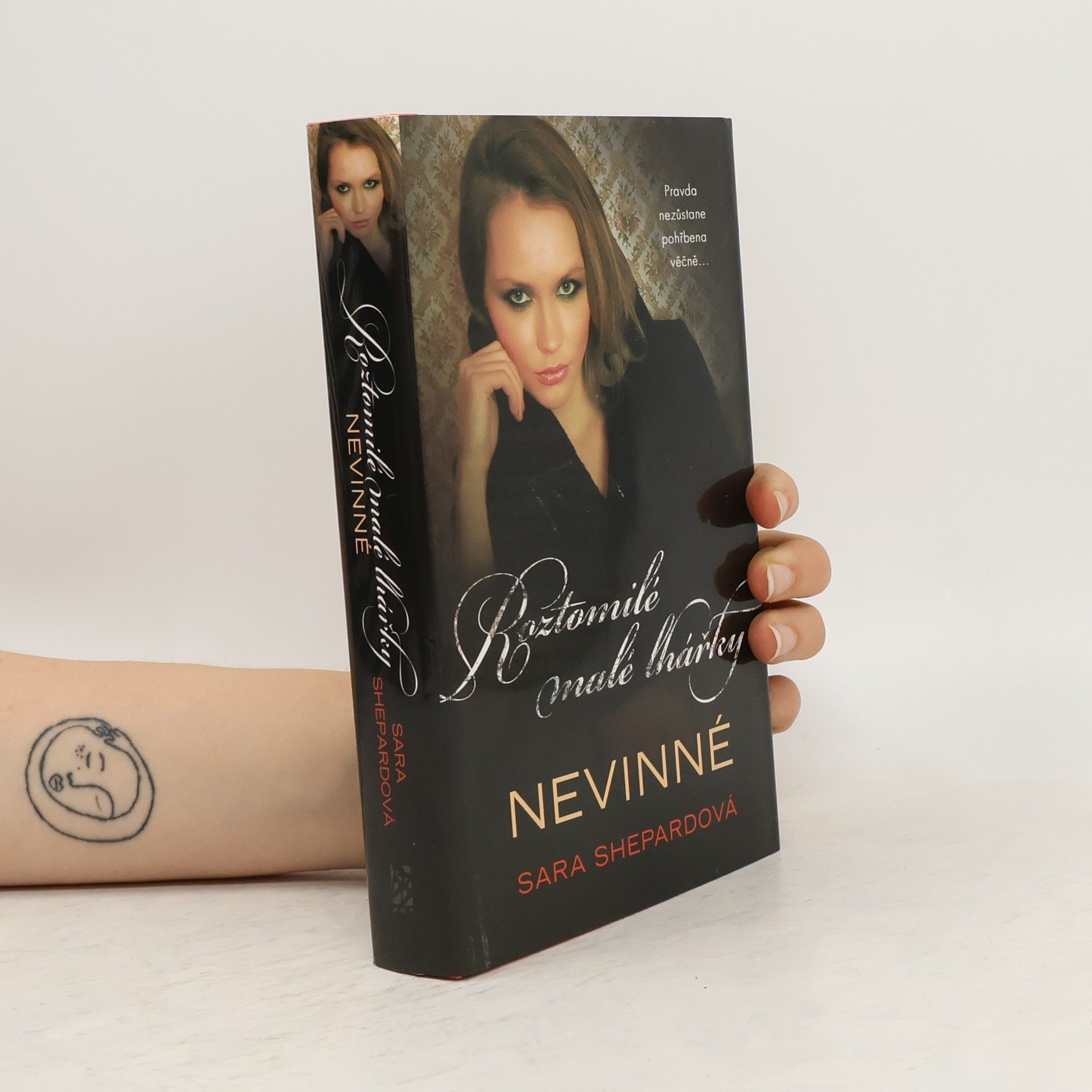 Sara Shepard Roztomilé malé lhářky. Nevinné