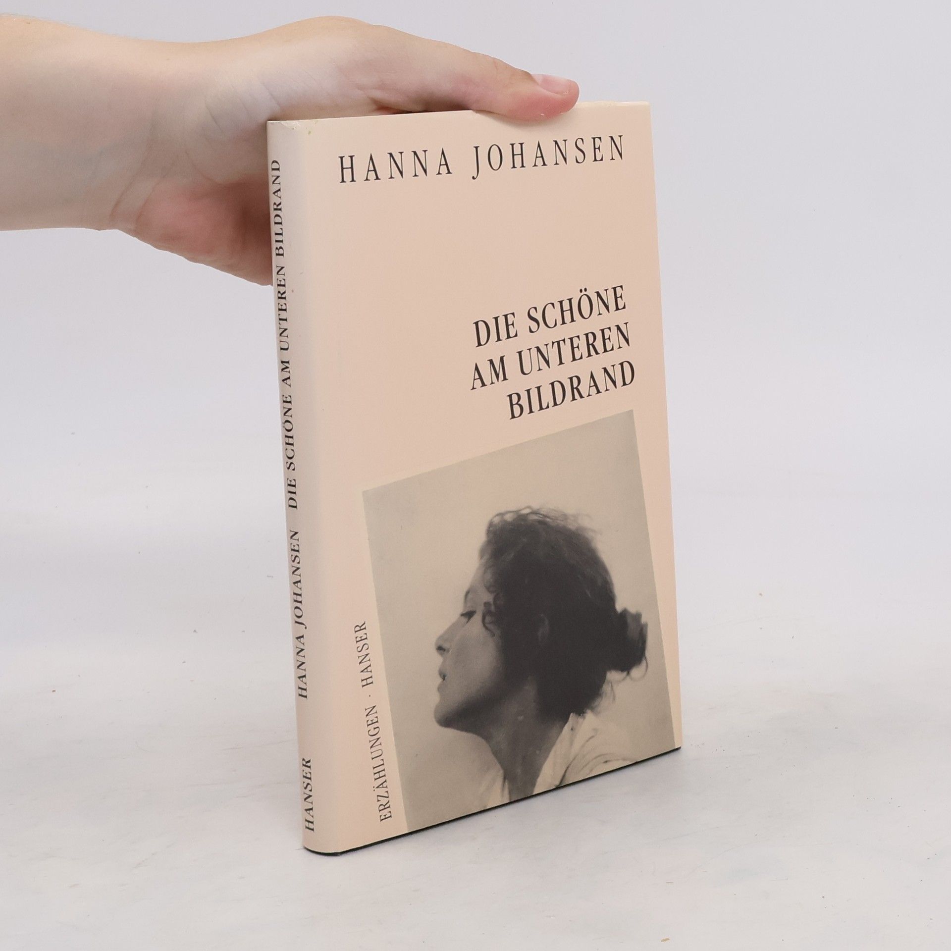 Johansen Hanna Die Schöne am unteren Bildrand