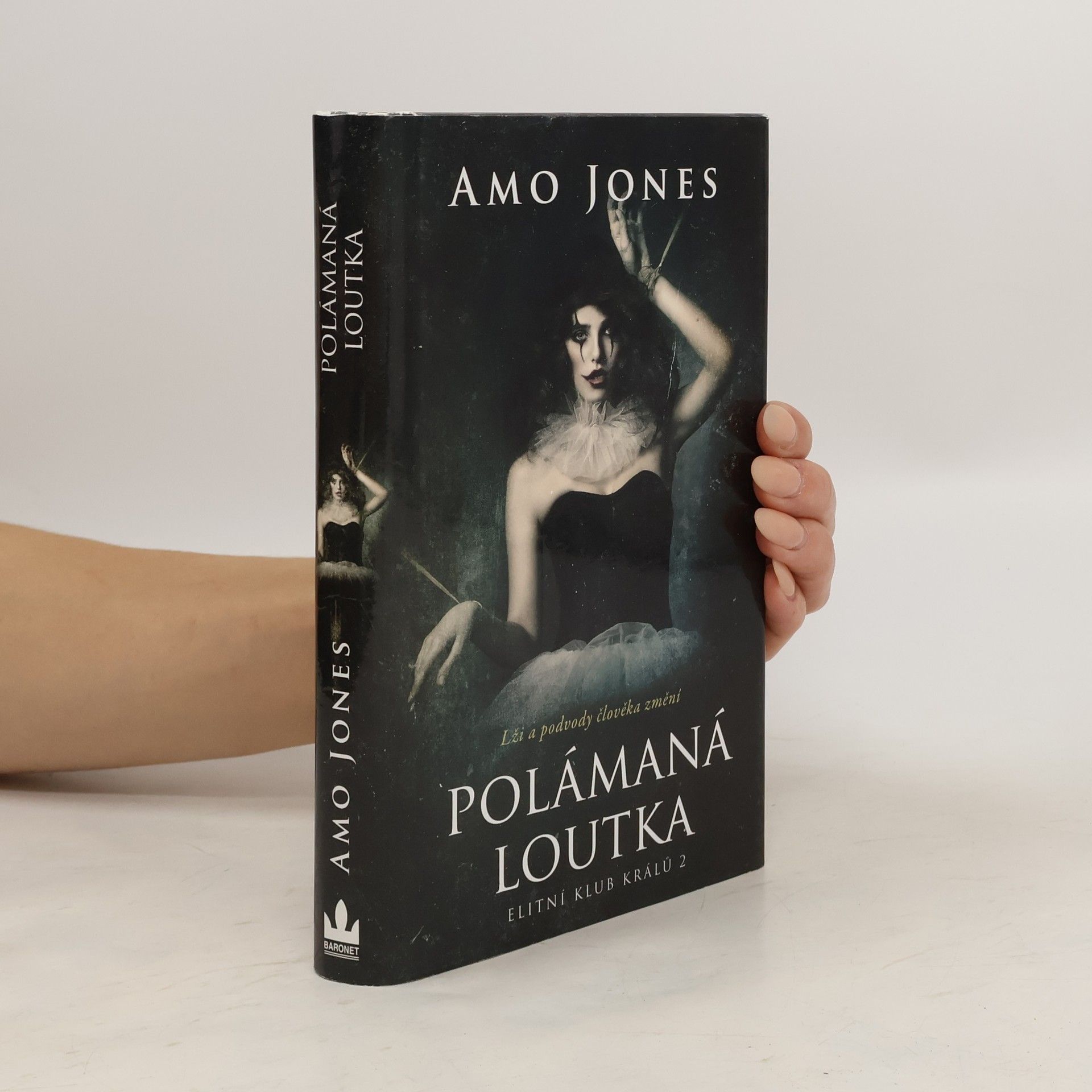 Amo Jones Polámaná loutka