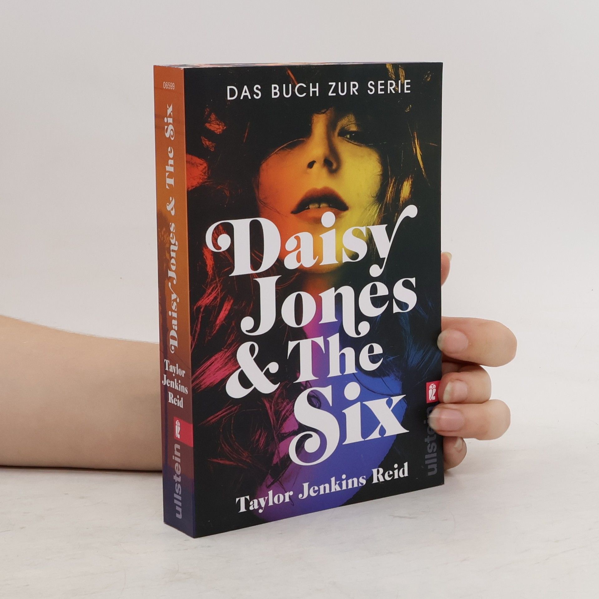 Taylor Jenkins Reid Daisy Jones & The Six