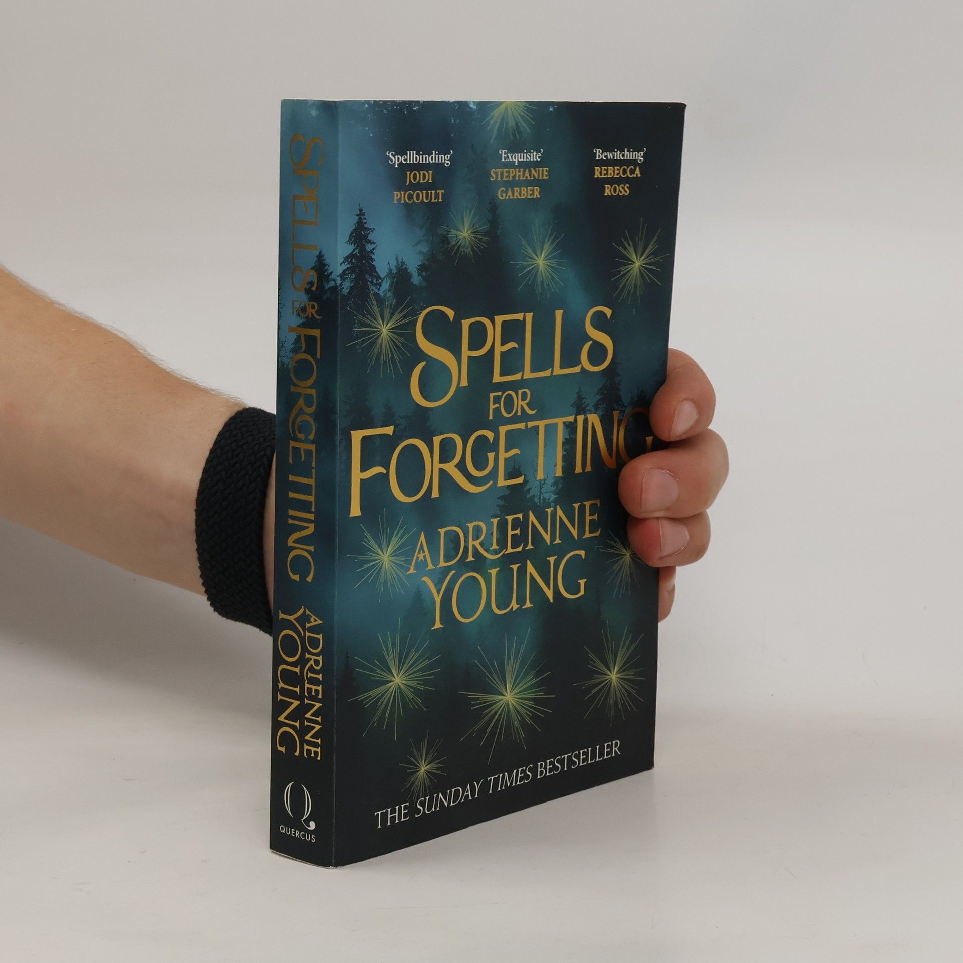 Adrienne Young Spells for Forgetting: the magical and compelling mystery perfect for winter nights