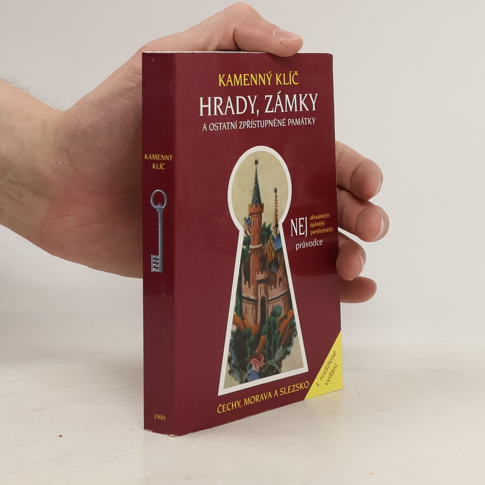 Kateřina Sučková Kamenný klíč k 326 hradům, zámkům a ostatním zpřístupněným památkám v ČR
