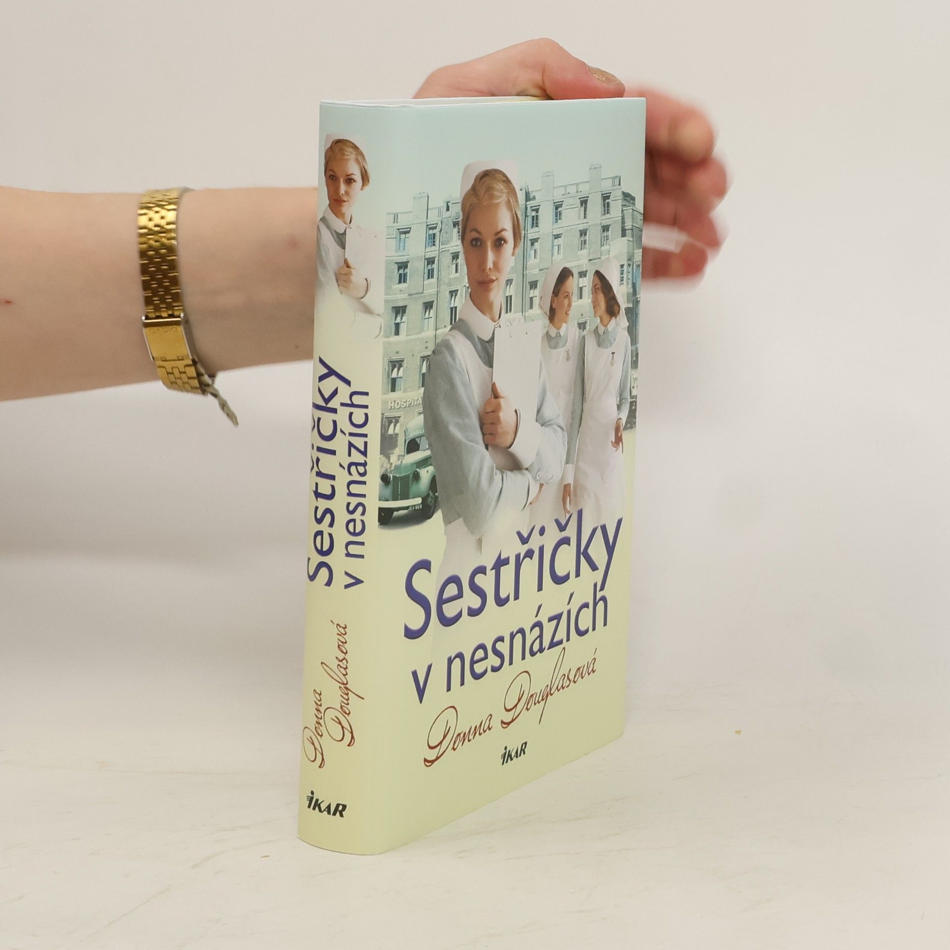 Donna Douglas Sestřičky v nesnázích