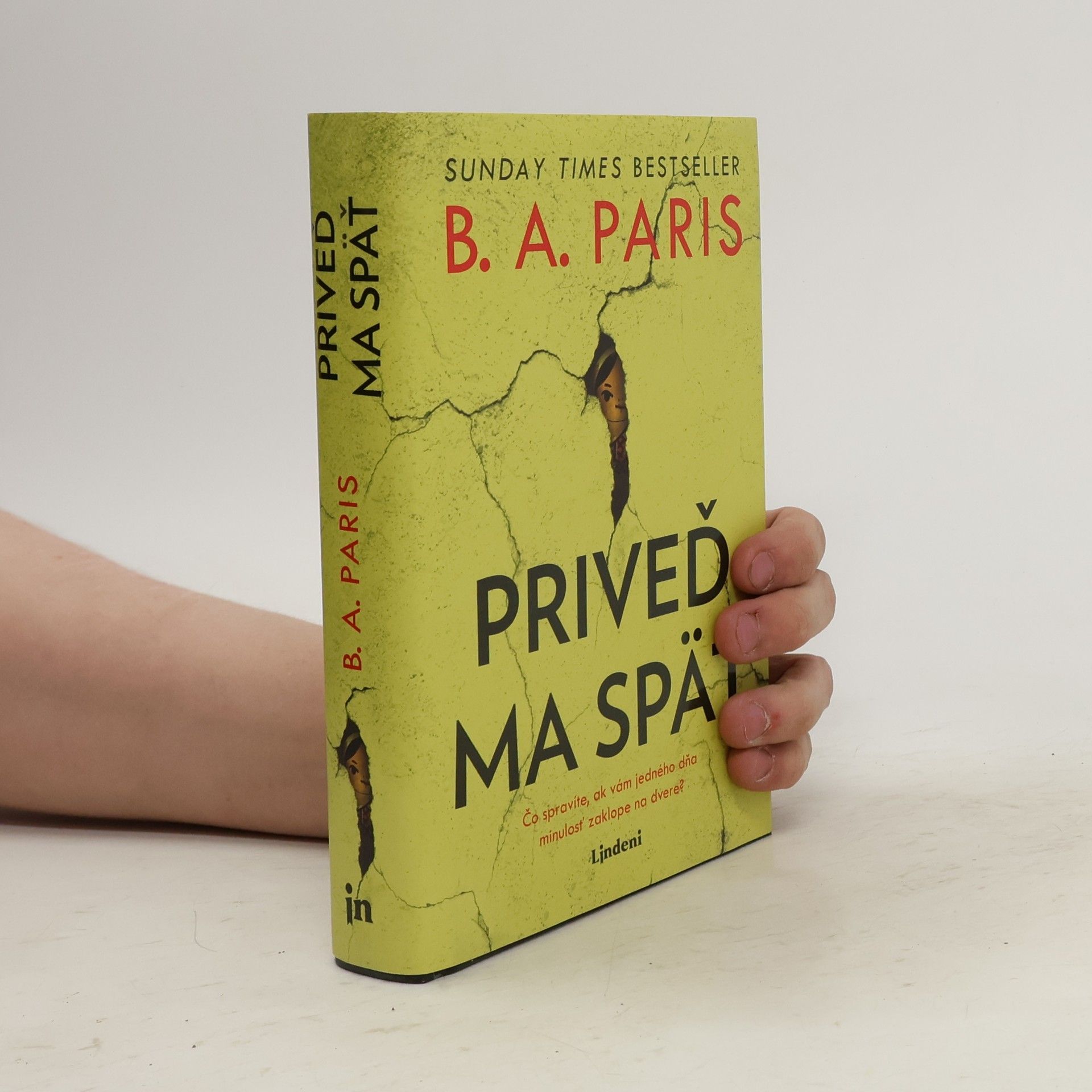 B. A. Paris Priveď ma späť
