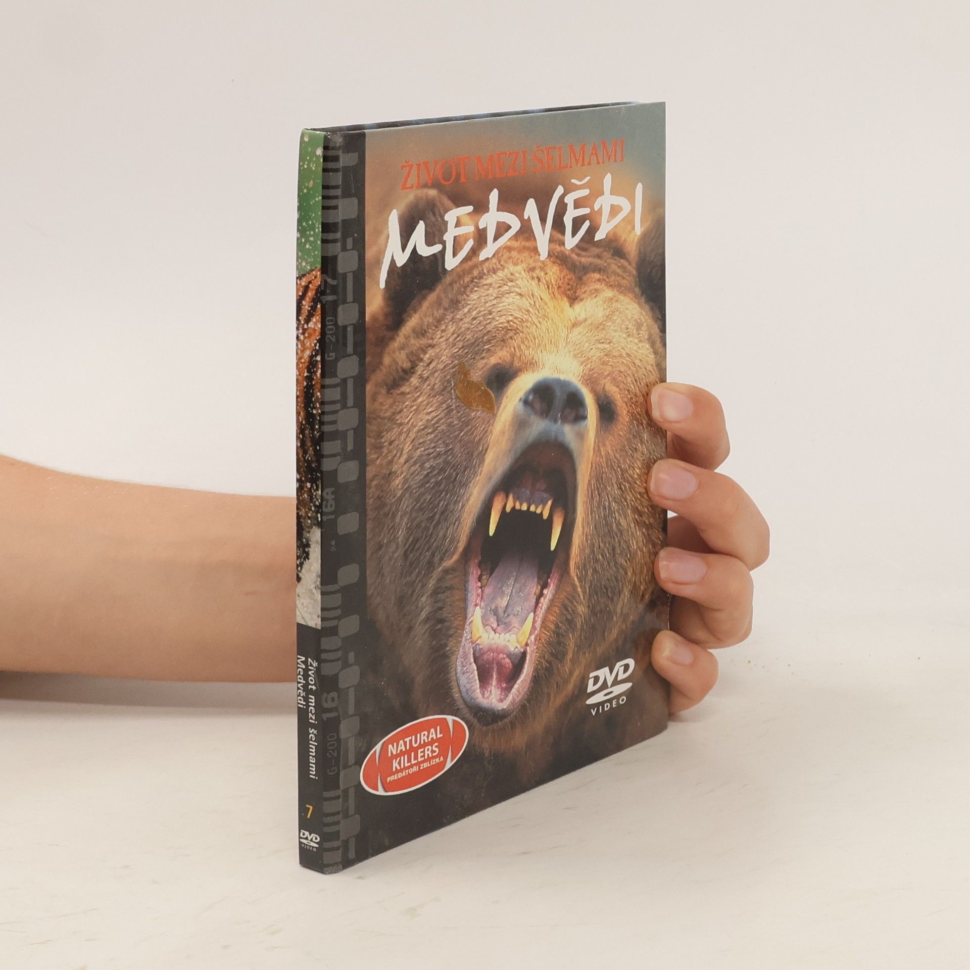 Autorenkollektiv Život mezi šelmami. Medvědi