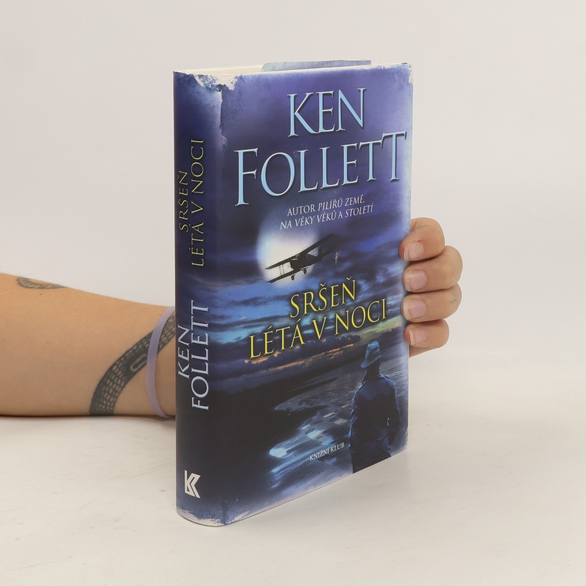 Ken Follett Sršeň létá v noci