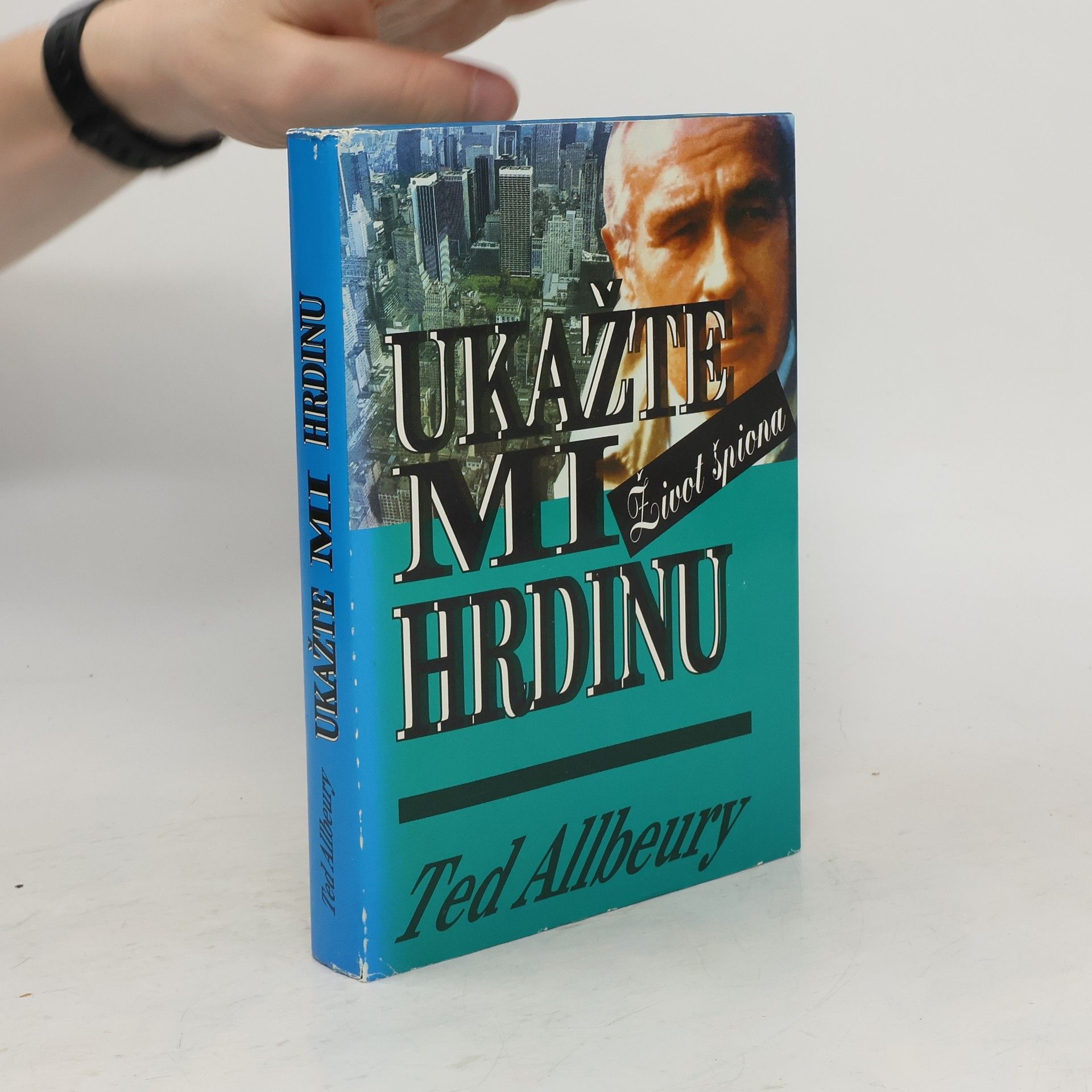 Ted Allbeury Ukažte mi hrdinu