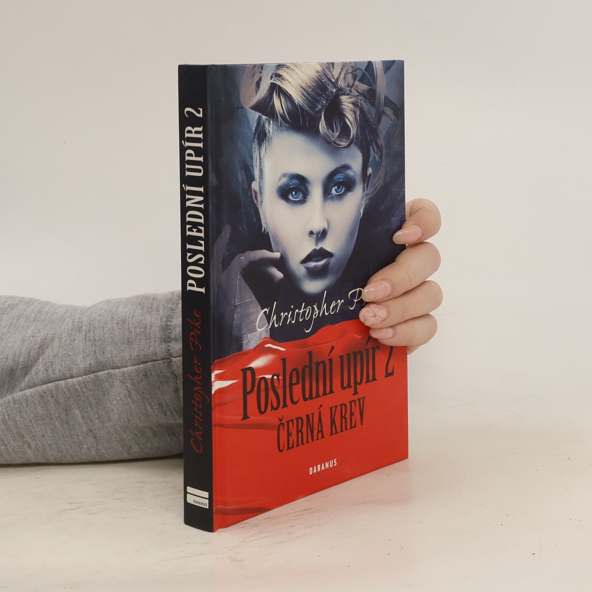 Christopher Pike Poslední upír. 2, Černá krev