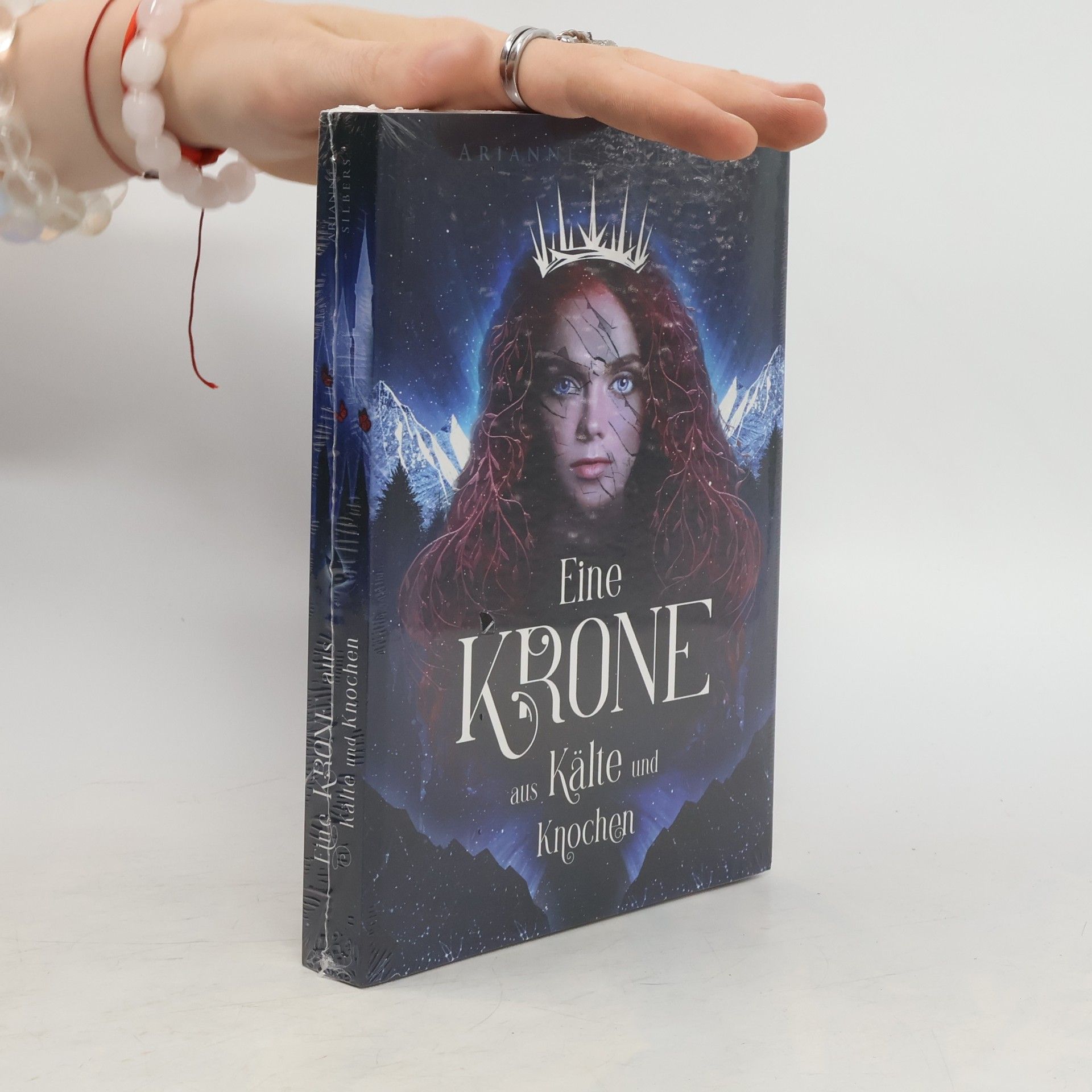 Arianne L. Silbers Eine Krone aus Kälte und Knochen