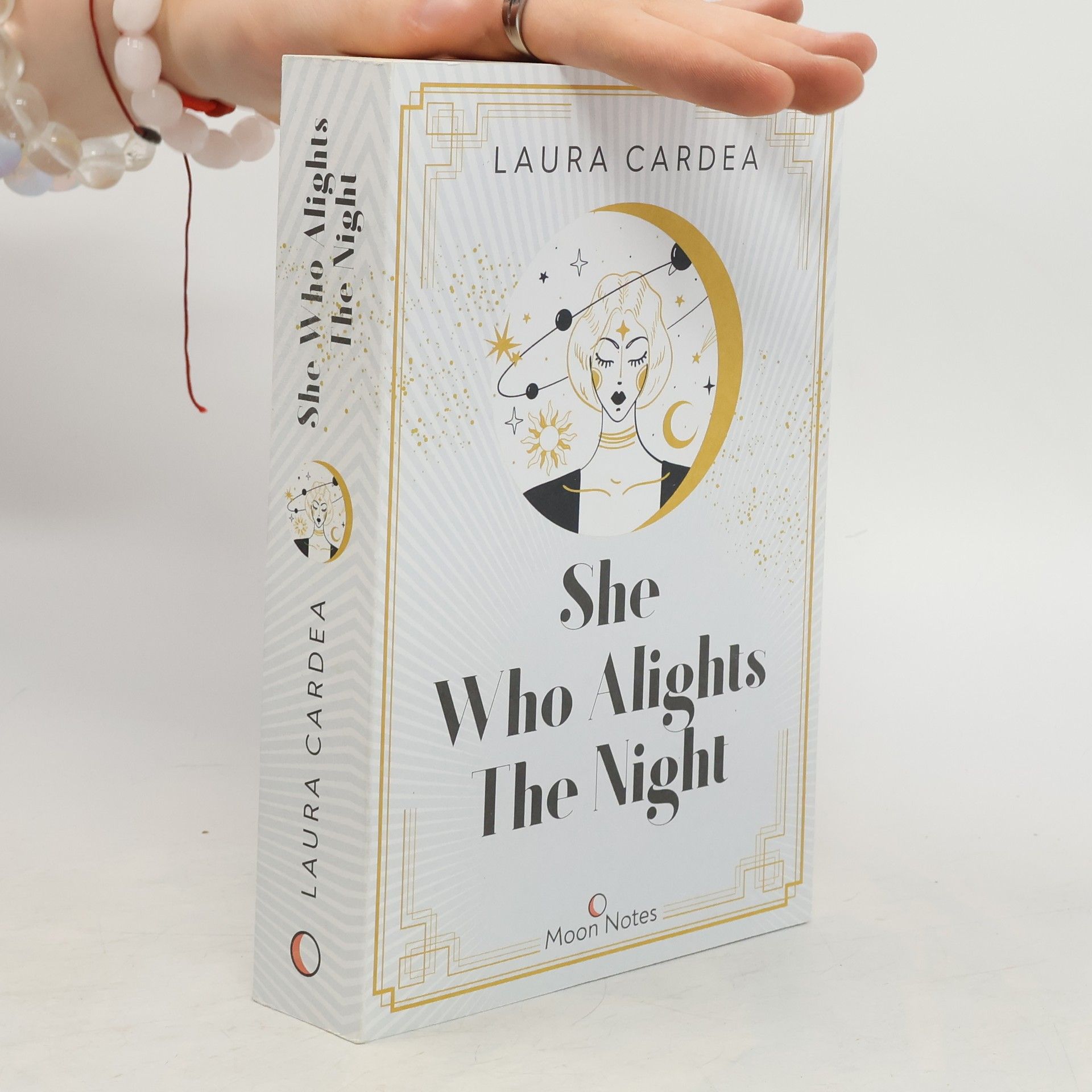 Laura Cardea She who alights the night