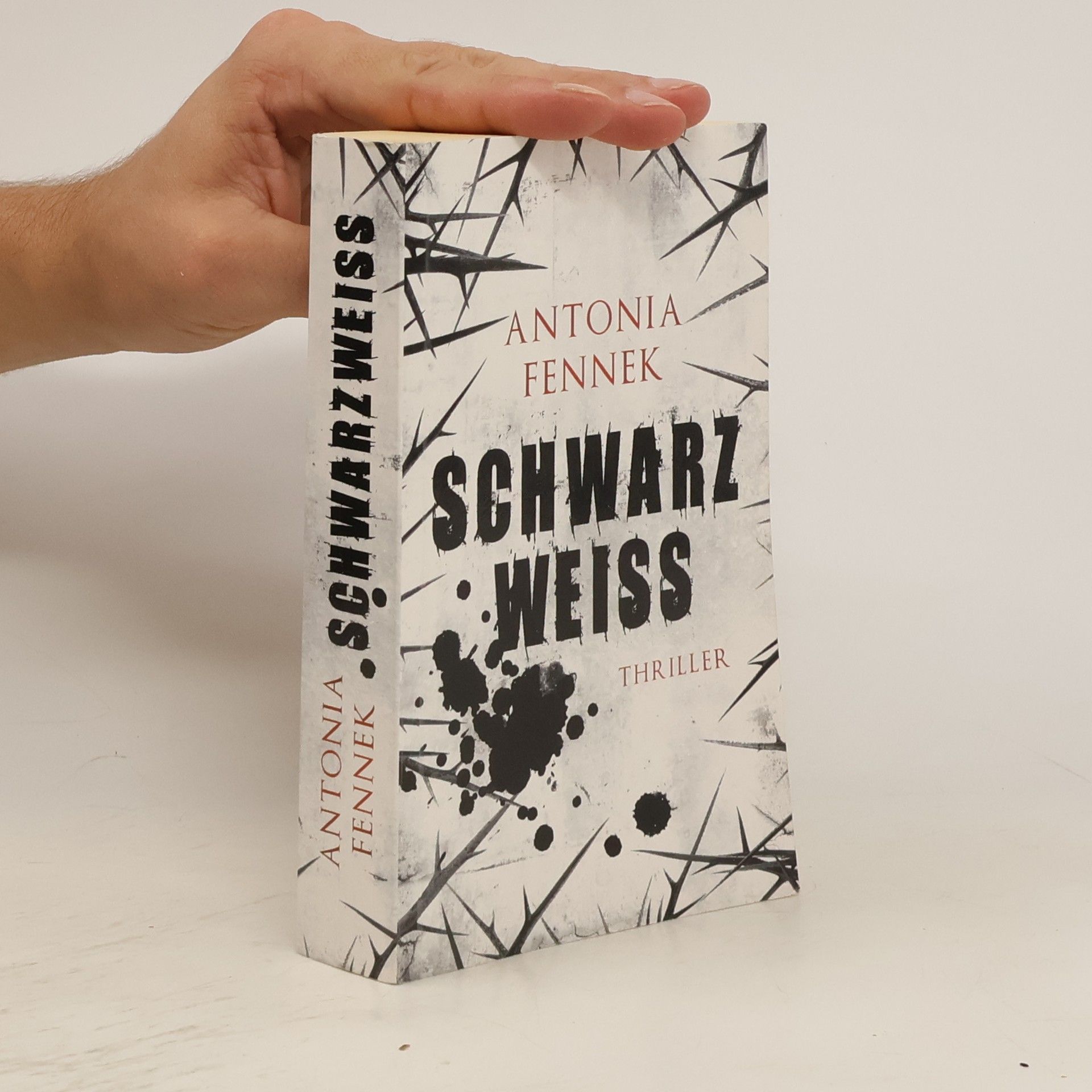 Antonia Fennek Schwarz weiss