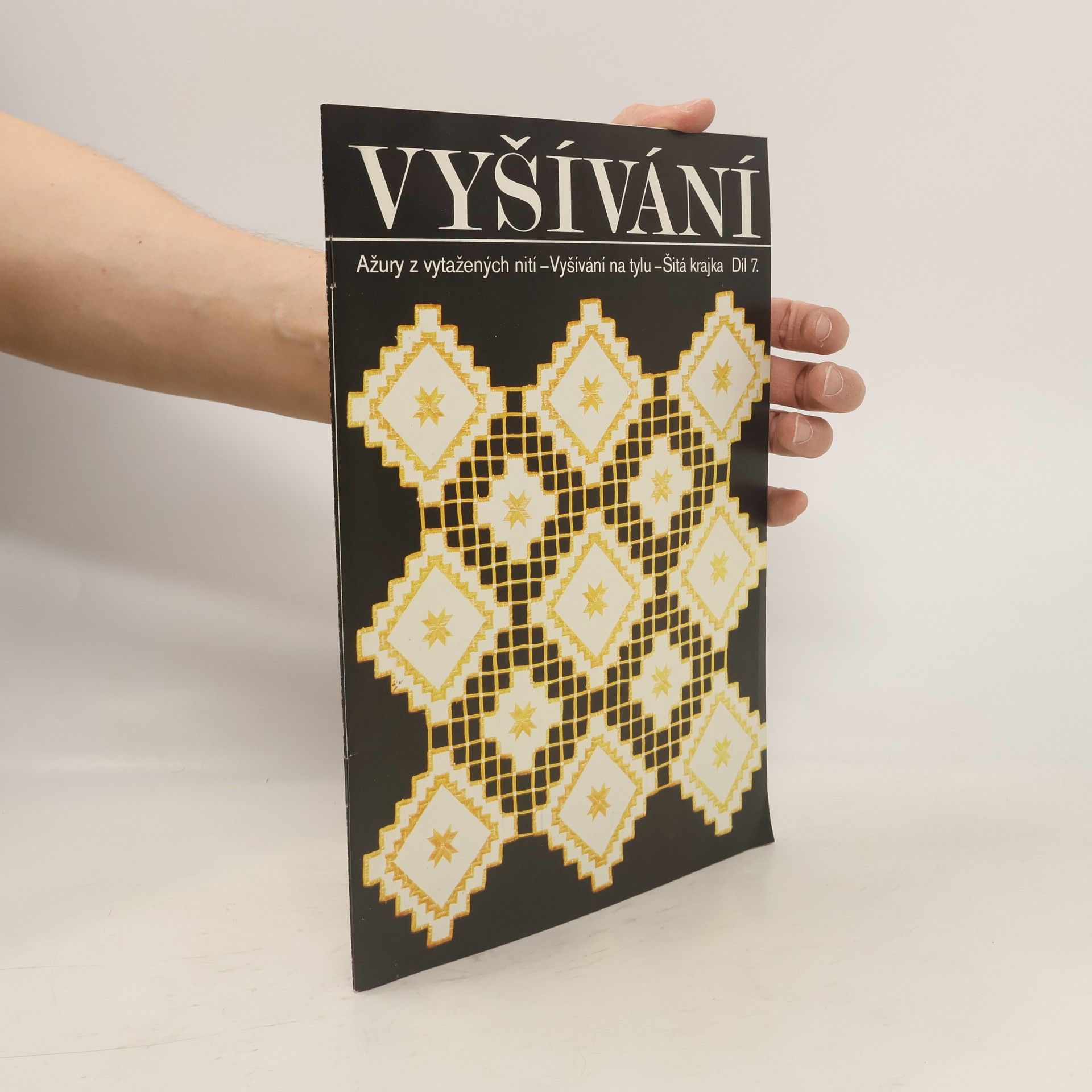 Marie Benešová Vyšívání 7. Ažury z vytažených nití. Vyšívání na tylu. Šitá krajka