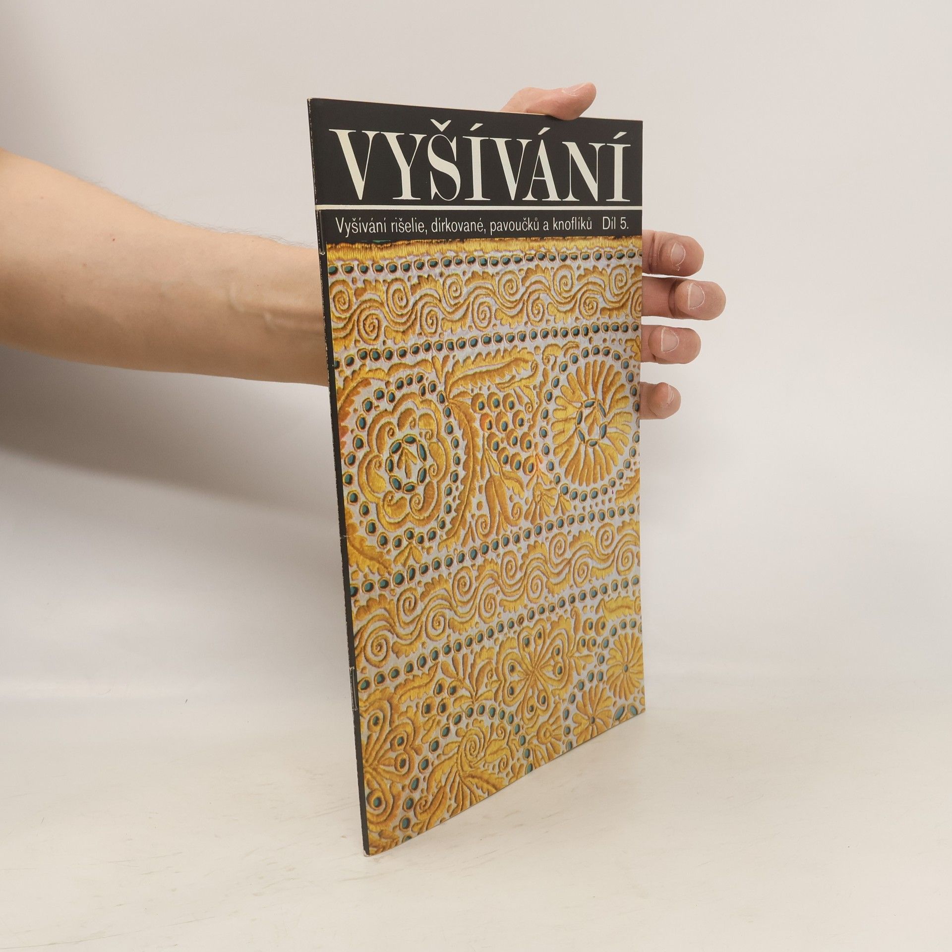 Marie Benešová Vyšívání: Vyšívání rišelie, dírkované, pavoučků a knoflíků (5.díl)