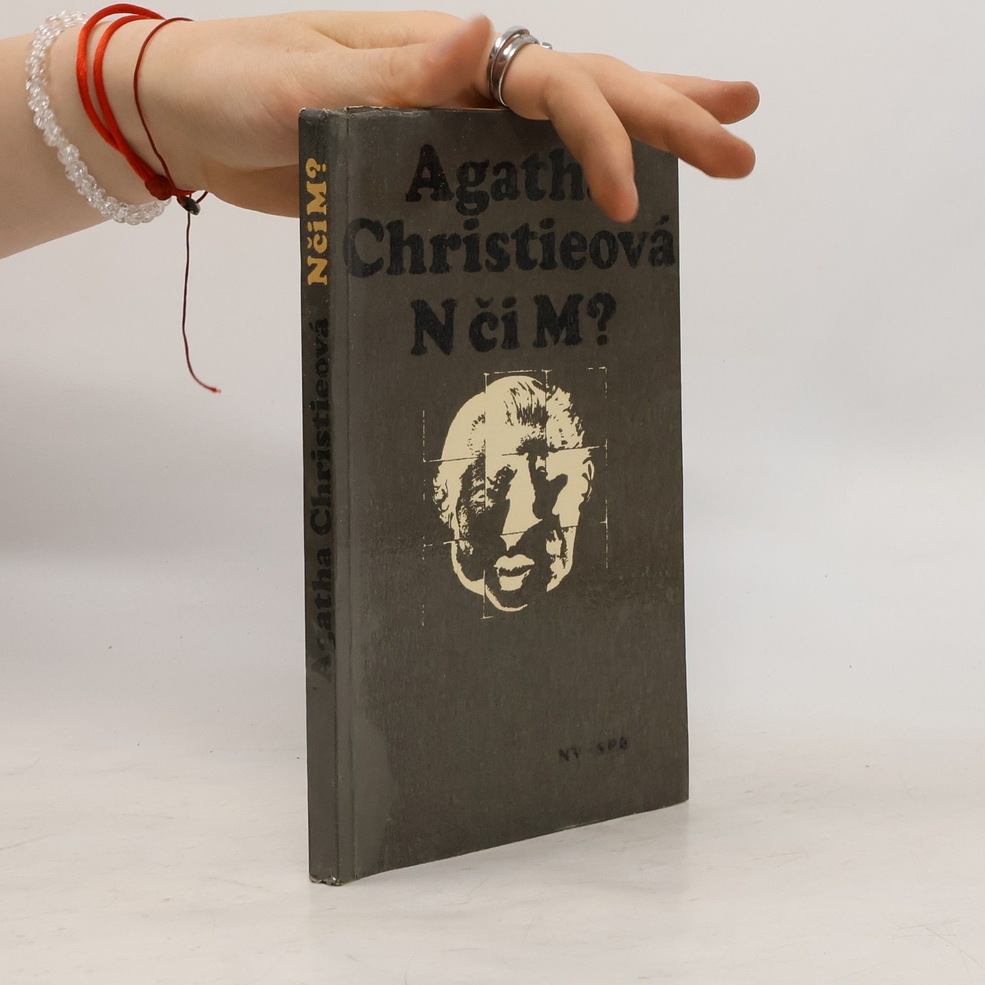 Agatha Christie N či M?