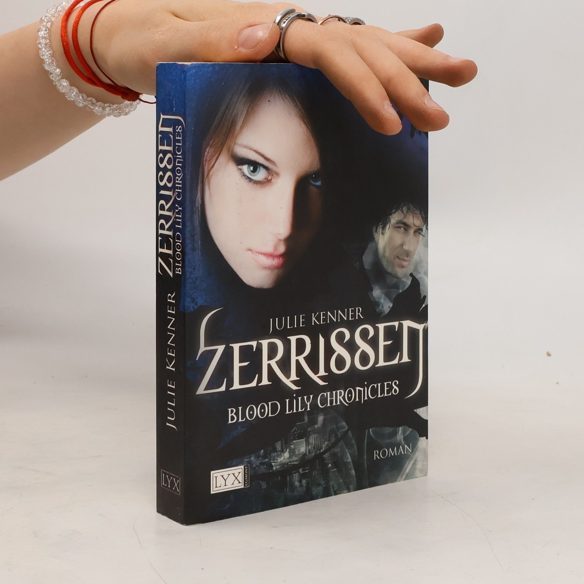 Julie Kenner Blood Lily Chronicles. Zerrissen