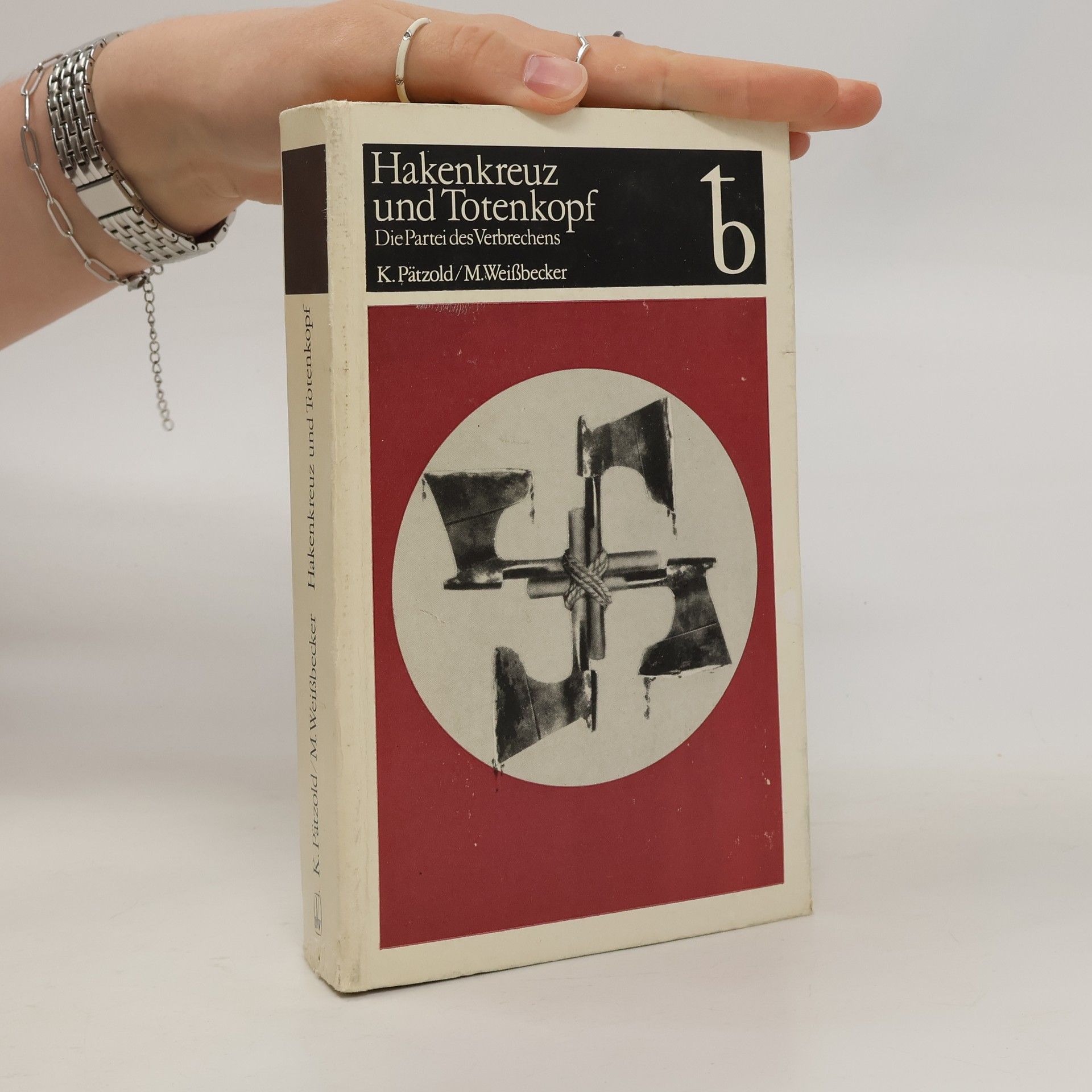 Kurt Pätzold Hakenkreuz und Totenkopf