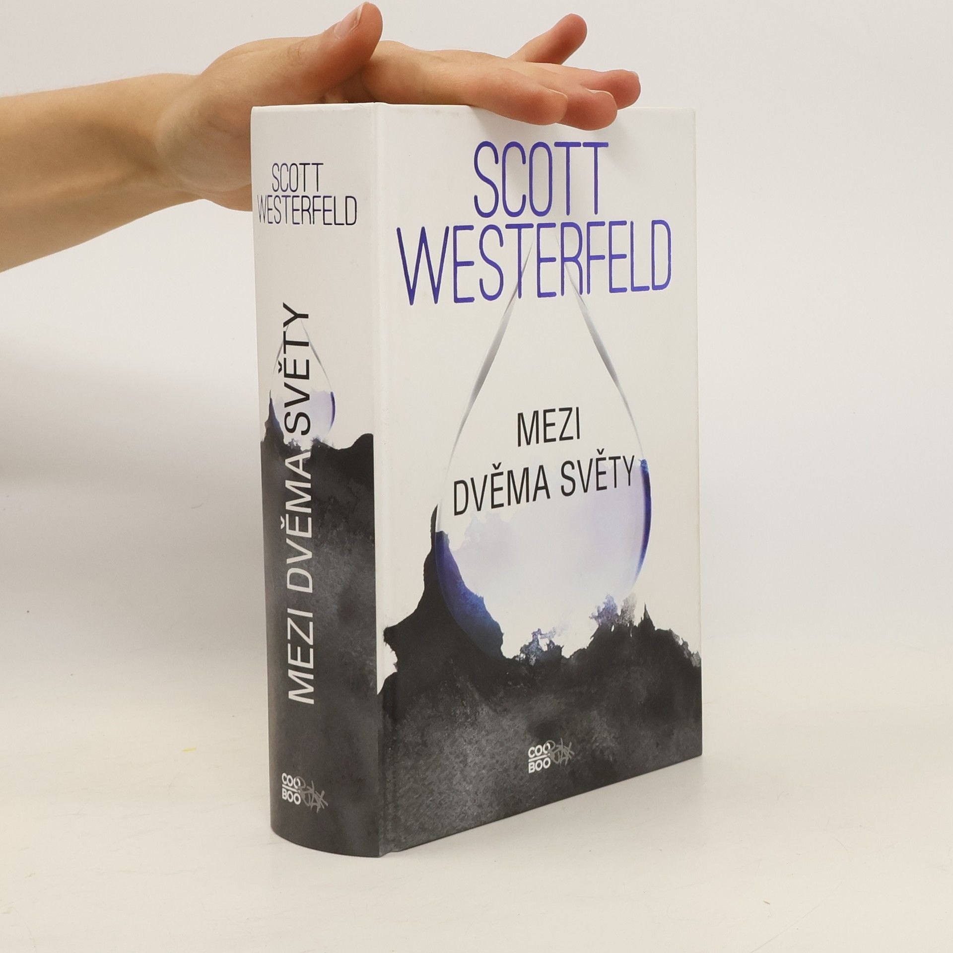 Scott Westerfeld Mezi dvěma světy