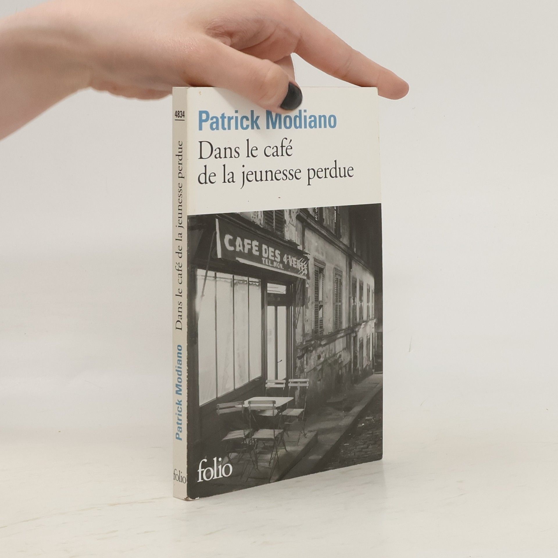 Patrick Modiano Dans le café de la jeunesse perdue