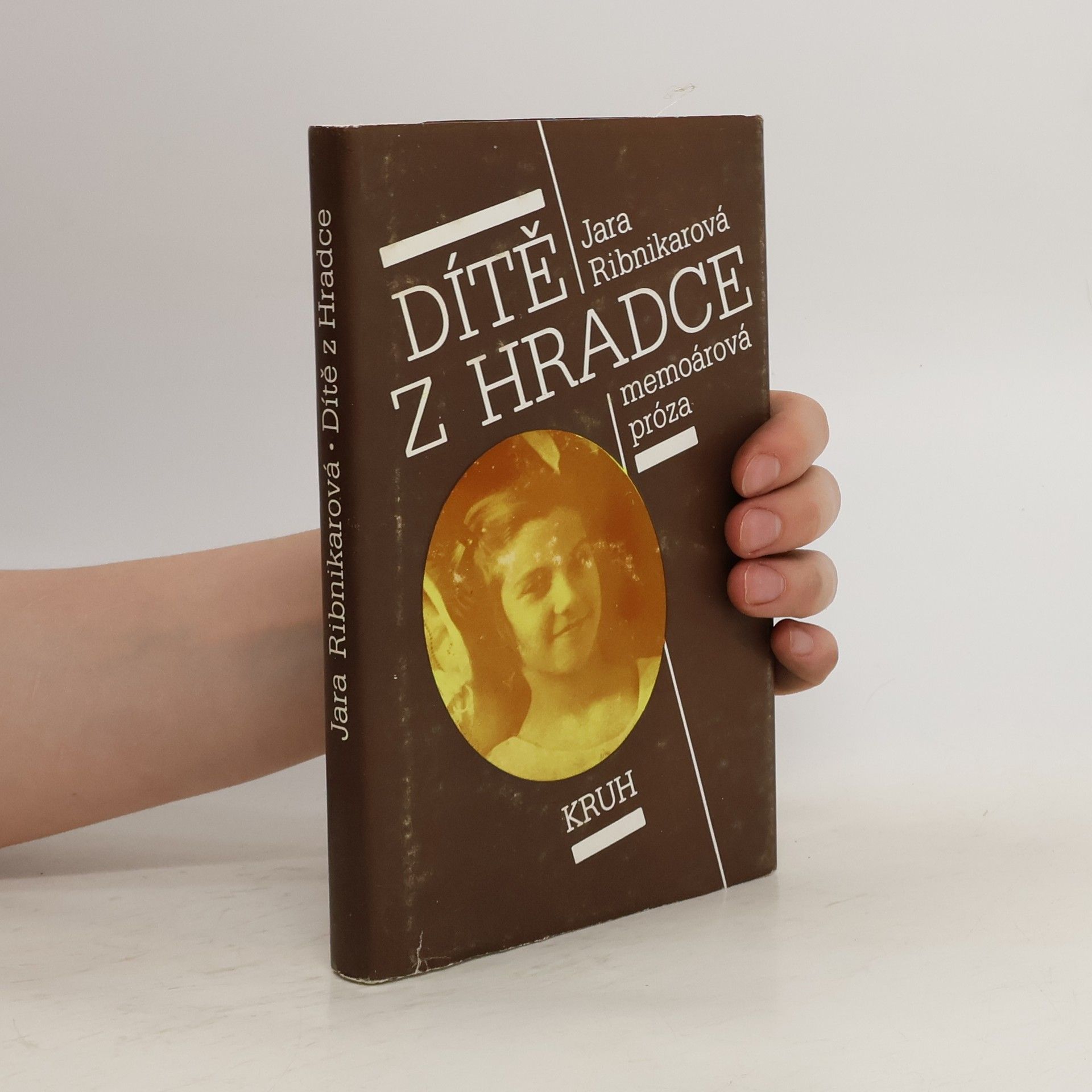 Jara Ribnikar Dítě z Hradce. Memoárová próza