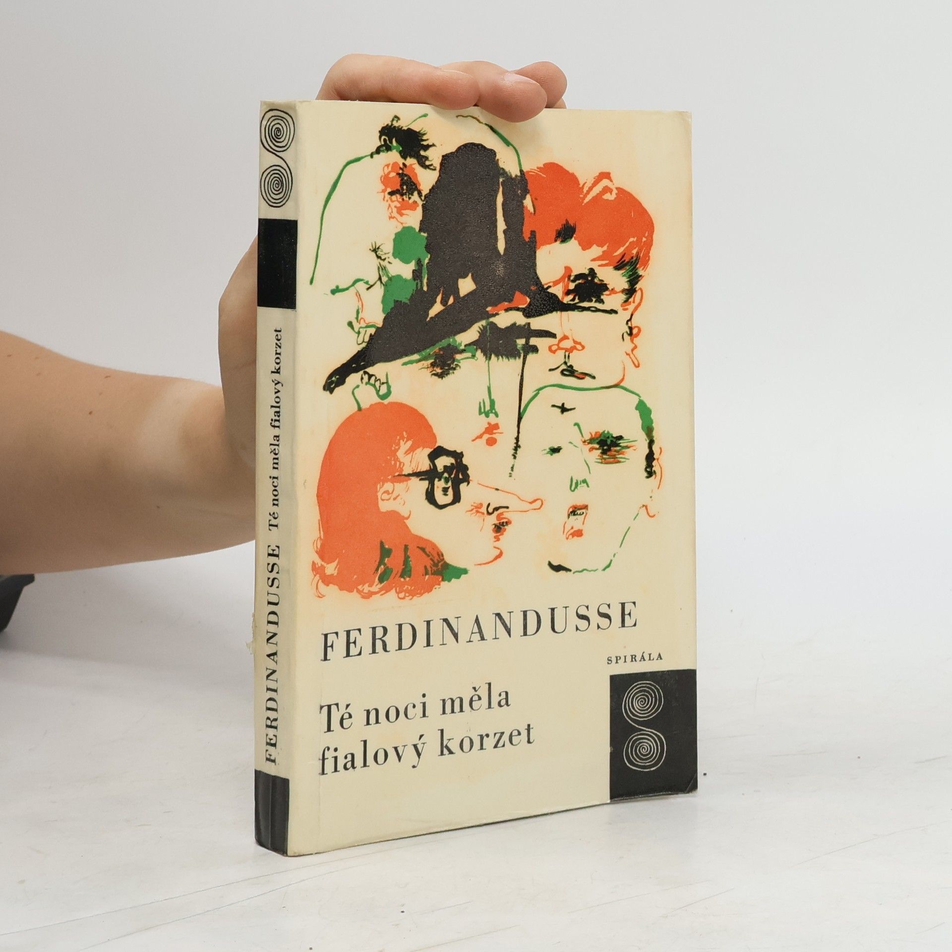 Ferdinandusse Rinus Té noci měla fialový korzet