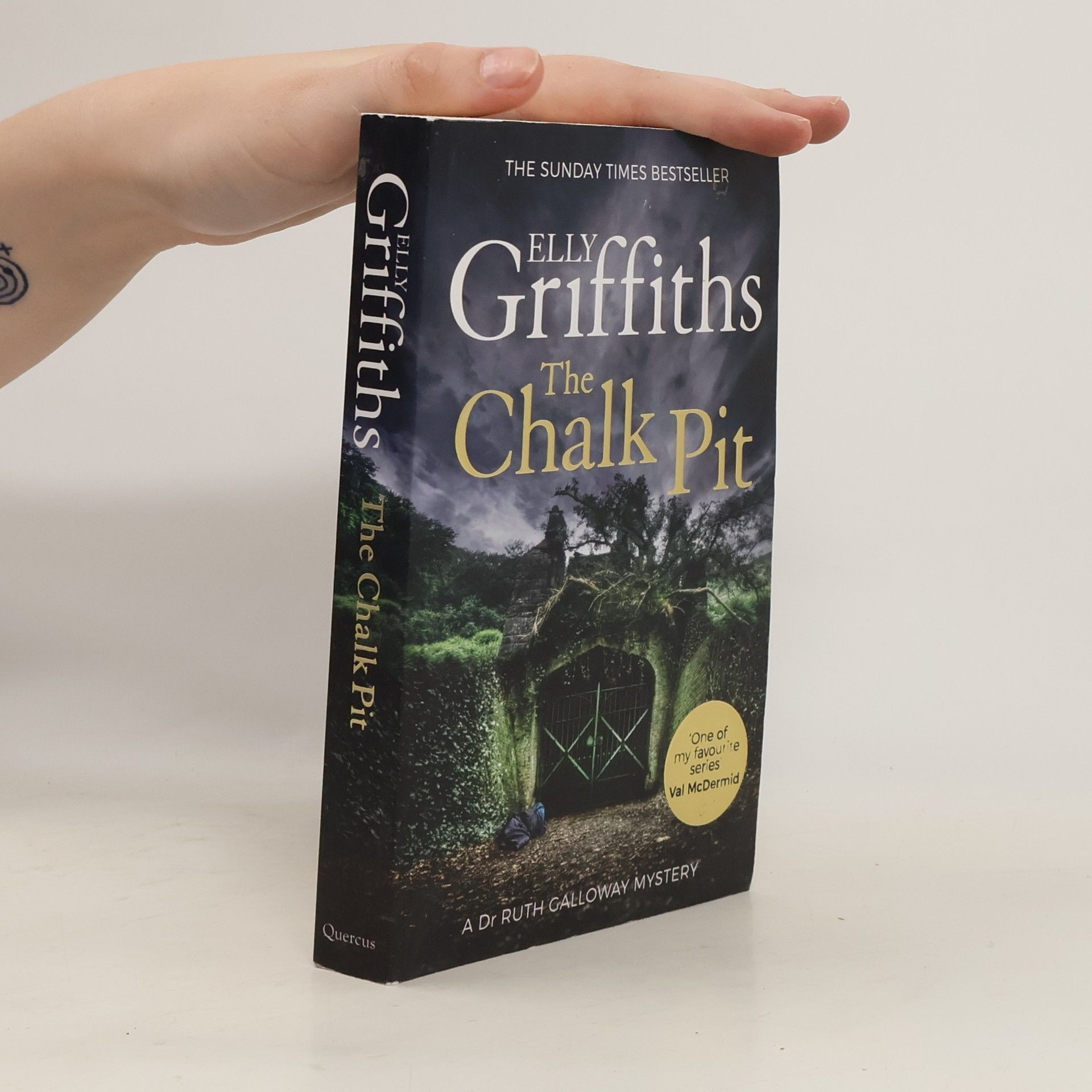 Elly Griffiths The chalk pit