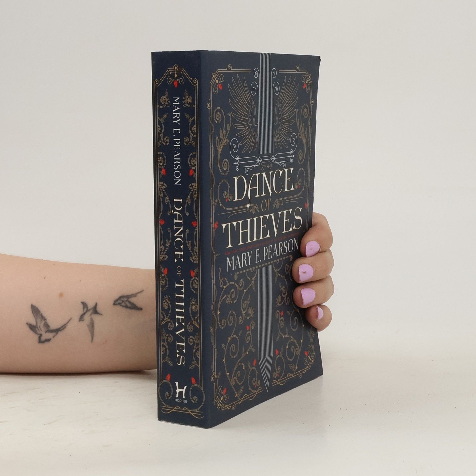 Mary E. Pearson Dance of thieves
