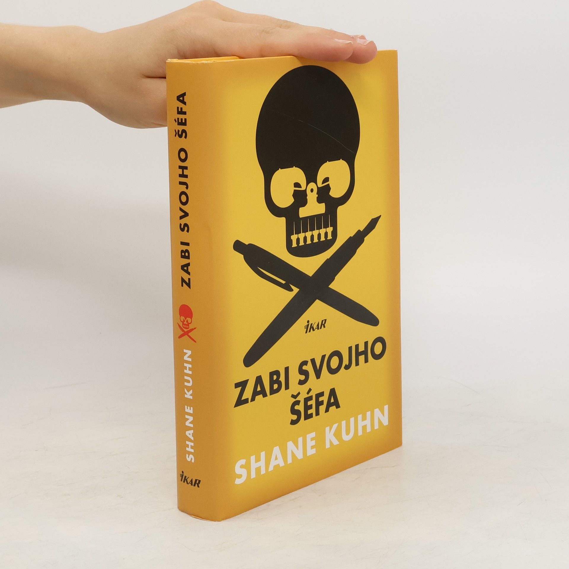 Shane Kuhn Zabi svojho šéfa