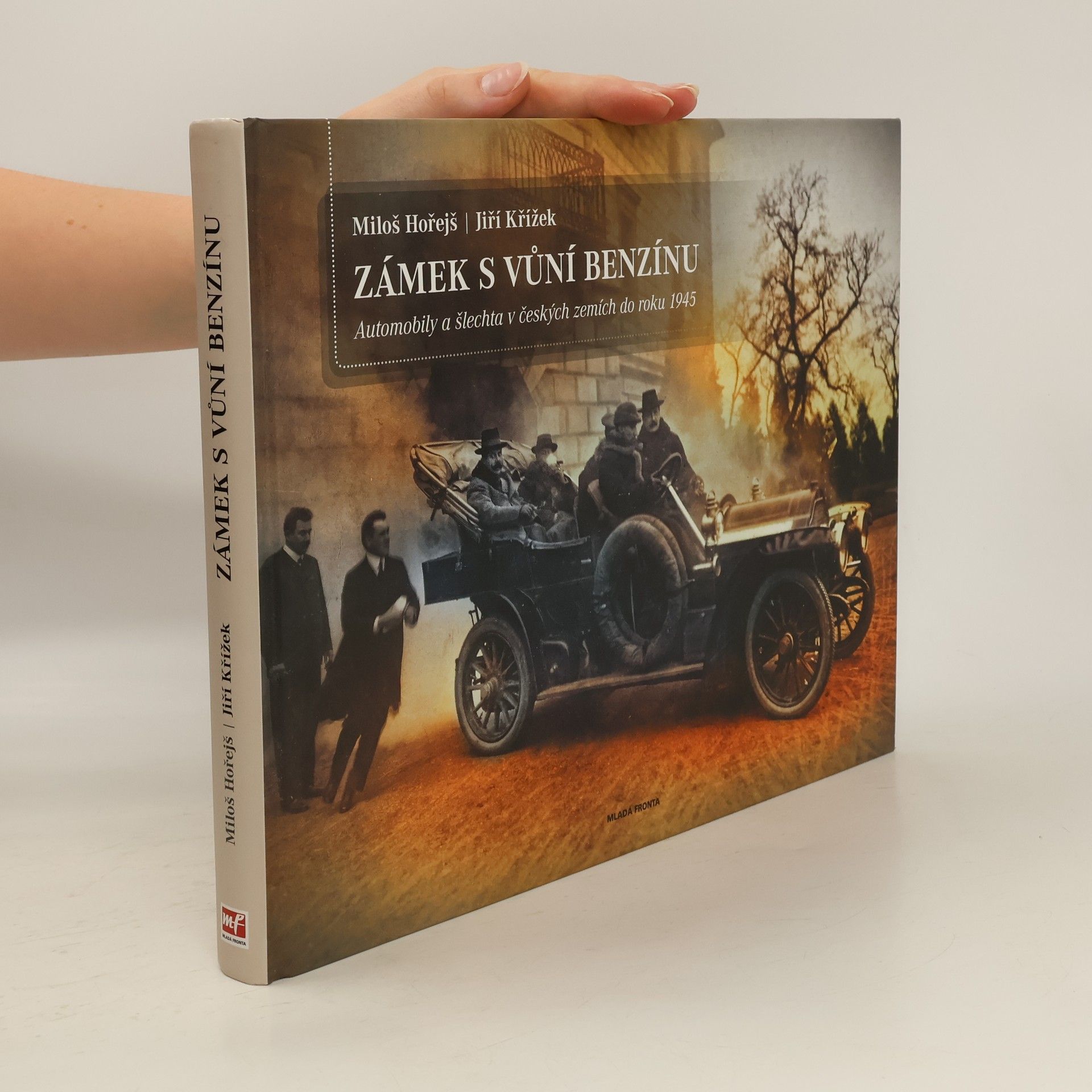 Jiří Křížek Zámek s vůní benzínu