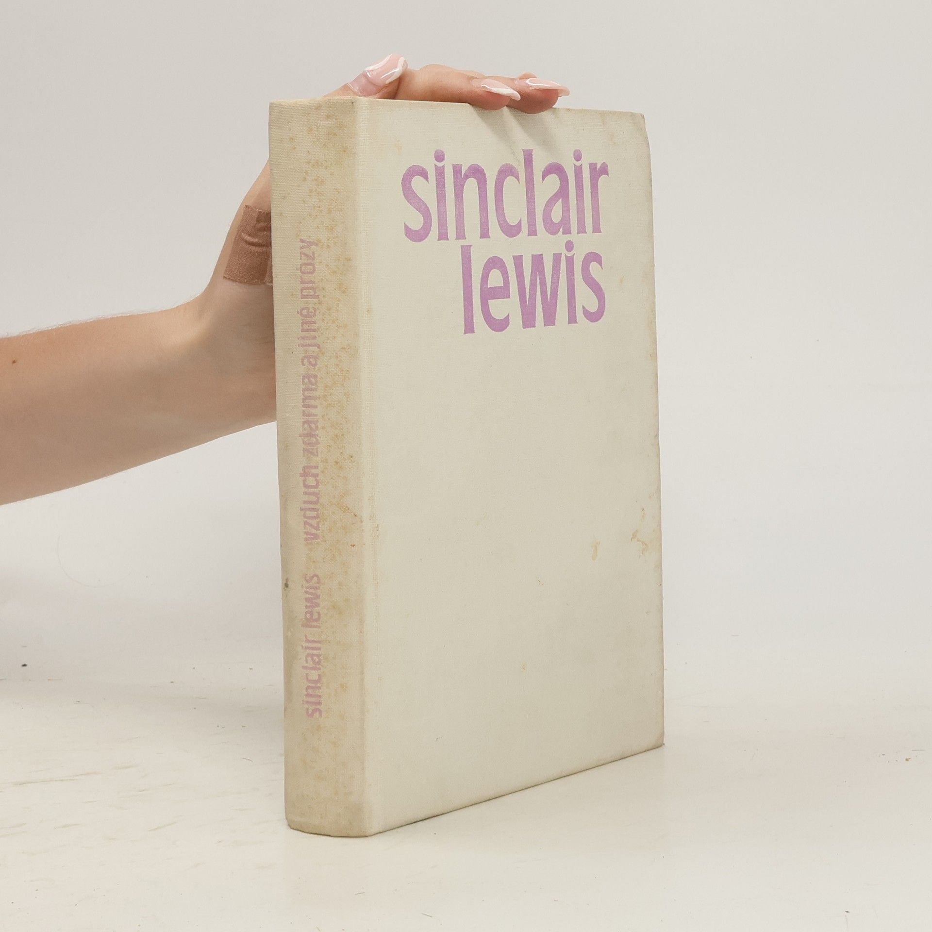 Sinclair Lewis Vzduch zdarma. Člověk, který znal prezidenta. Motýli ve světle obloukovek