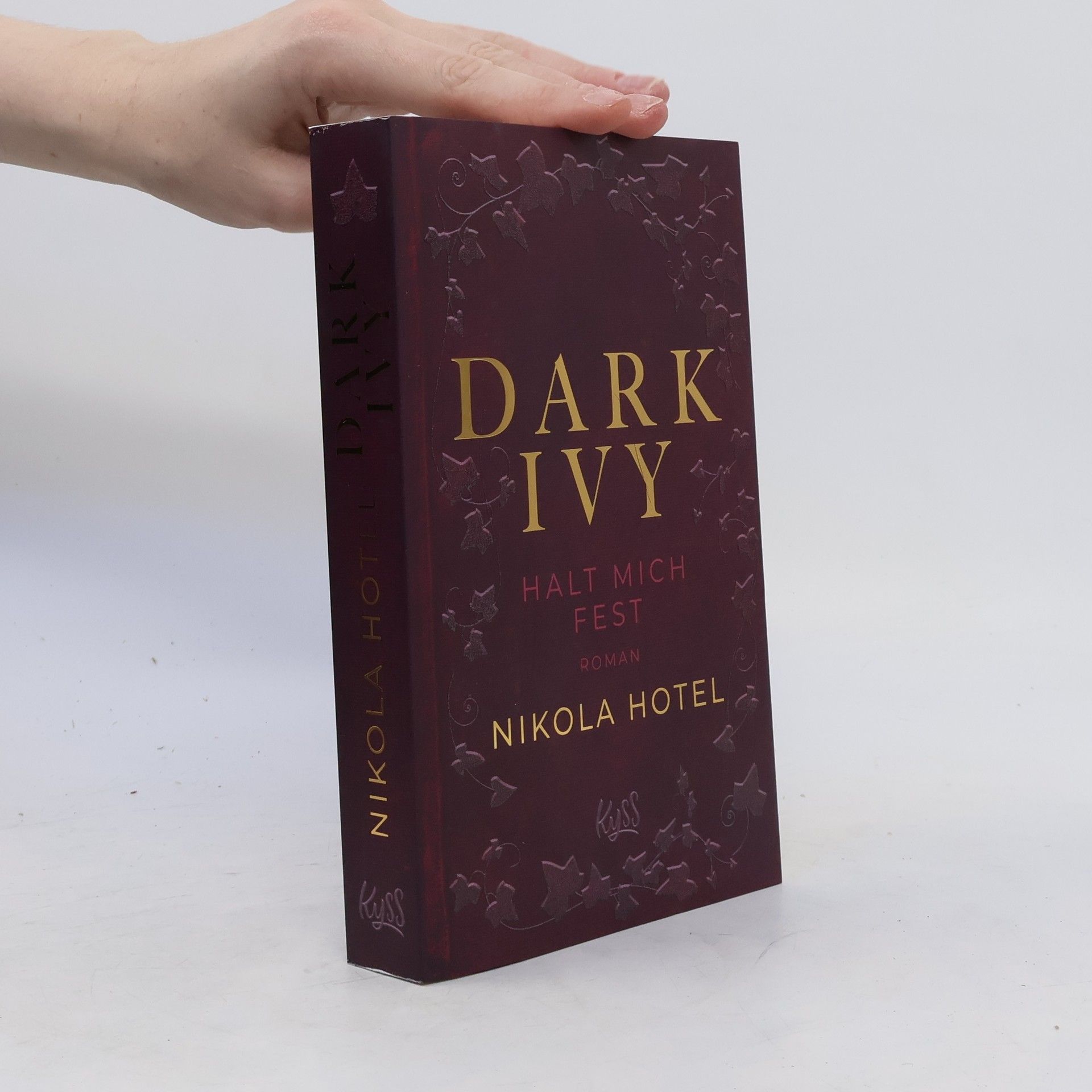 Nikola Hotel Dark Ivy - Halt mich fest
