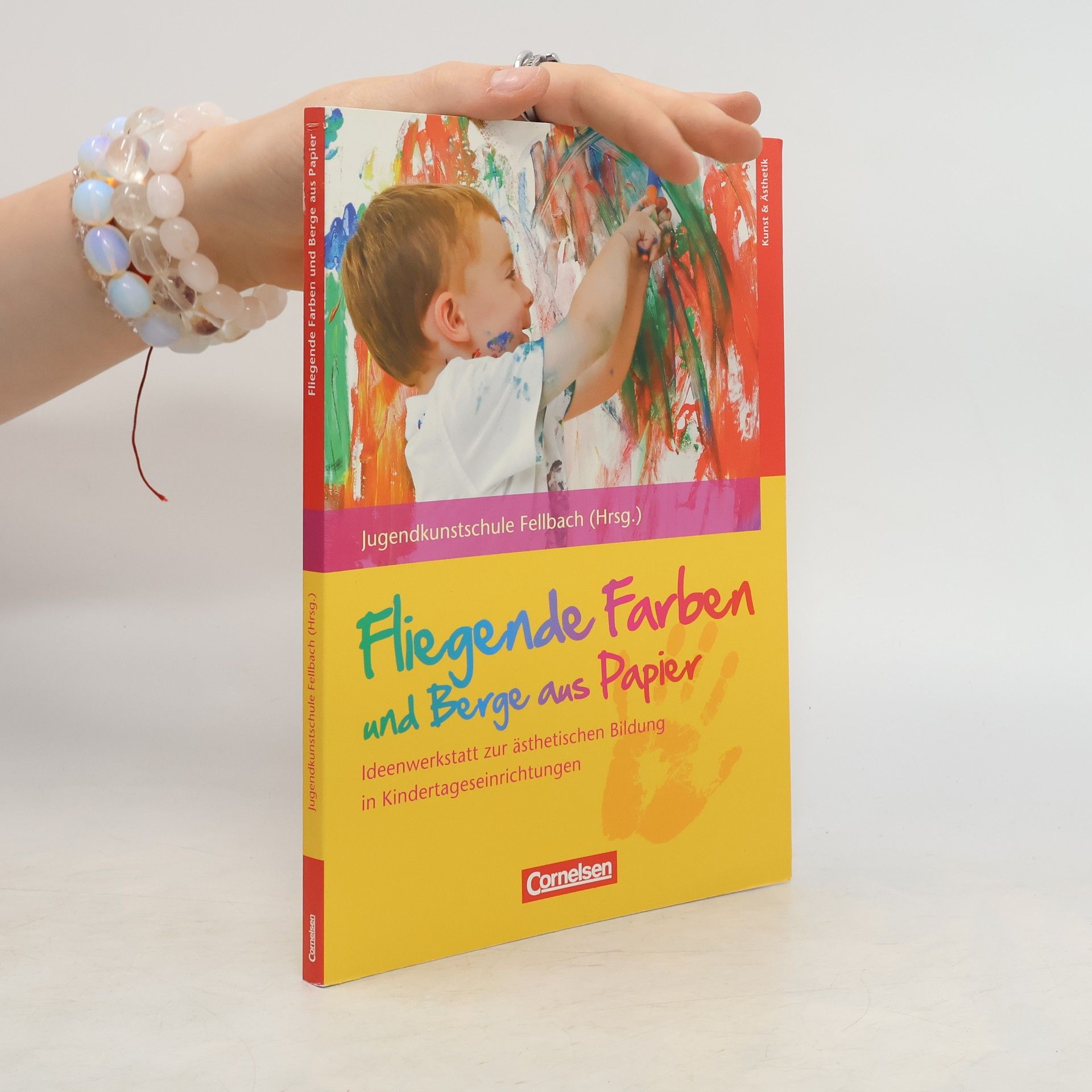 Eva Paulitsch Fliegende Farben und Berge aus Papier