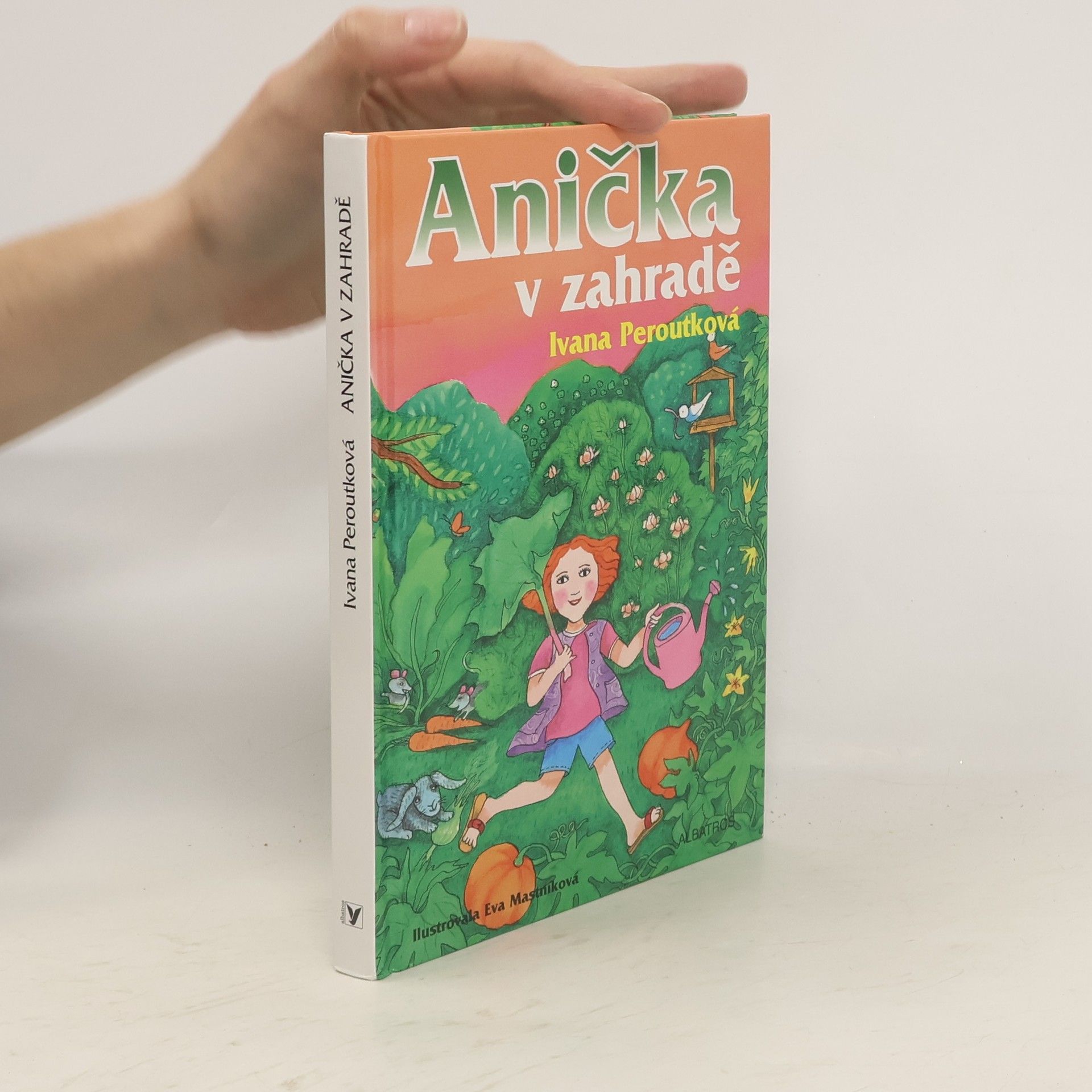 Ivana Peroutková Anička v zahradě