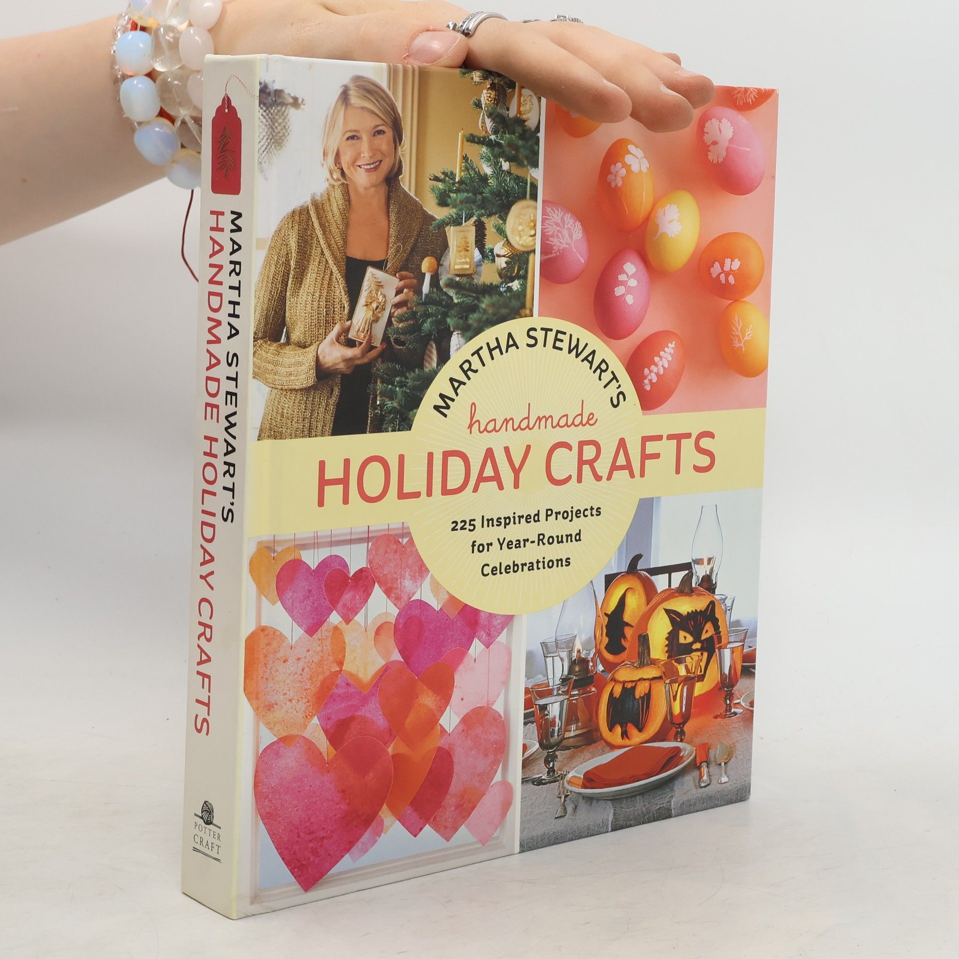 Martha Stewart Living Martha Stewart's Handmade Holiday Crafts: 225 Inspired Projects for Year-Round Celebrations