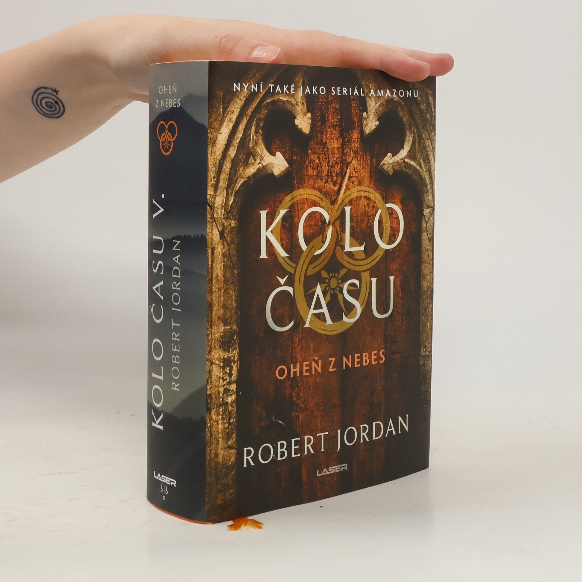 Robert Jordan Kolo času V. Oheň z nebes