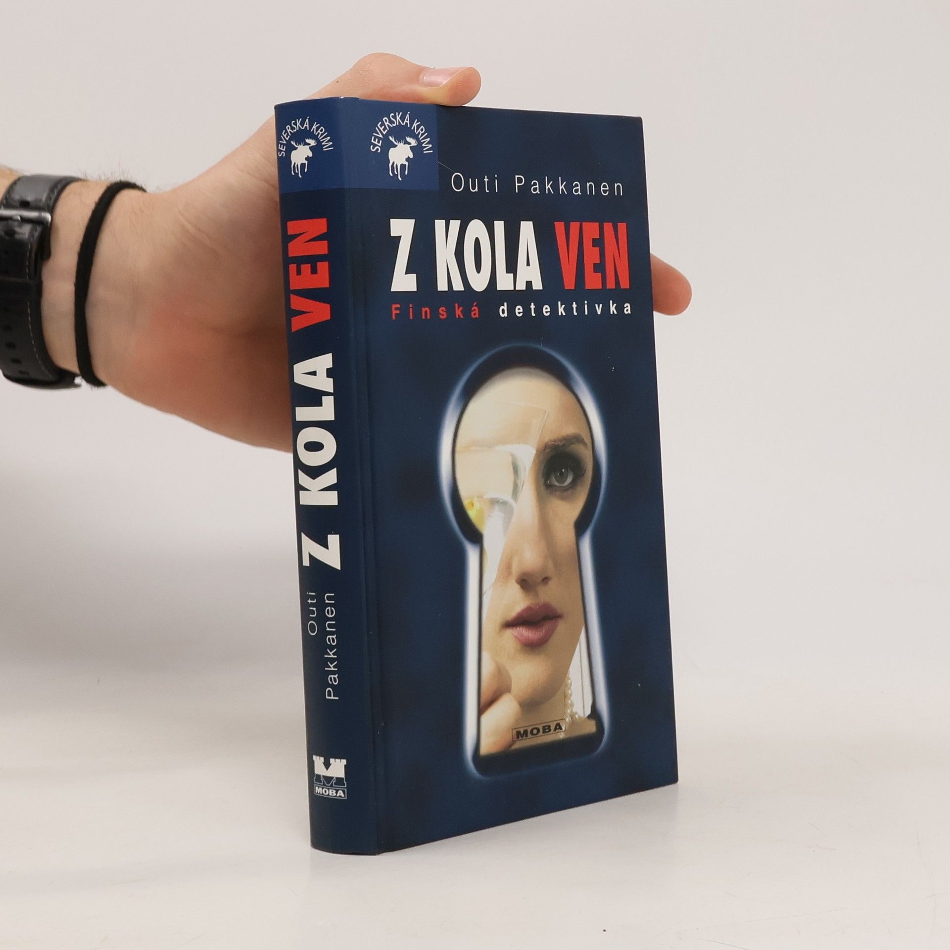 Outi Pakkanen Z kola ven. Finská detektivka