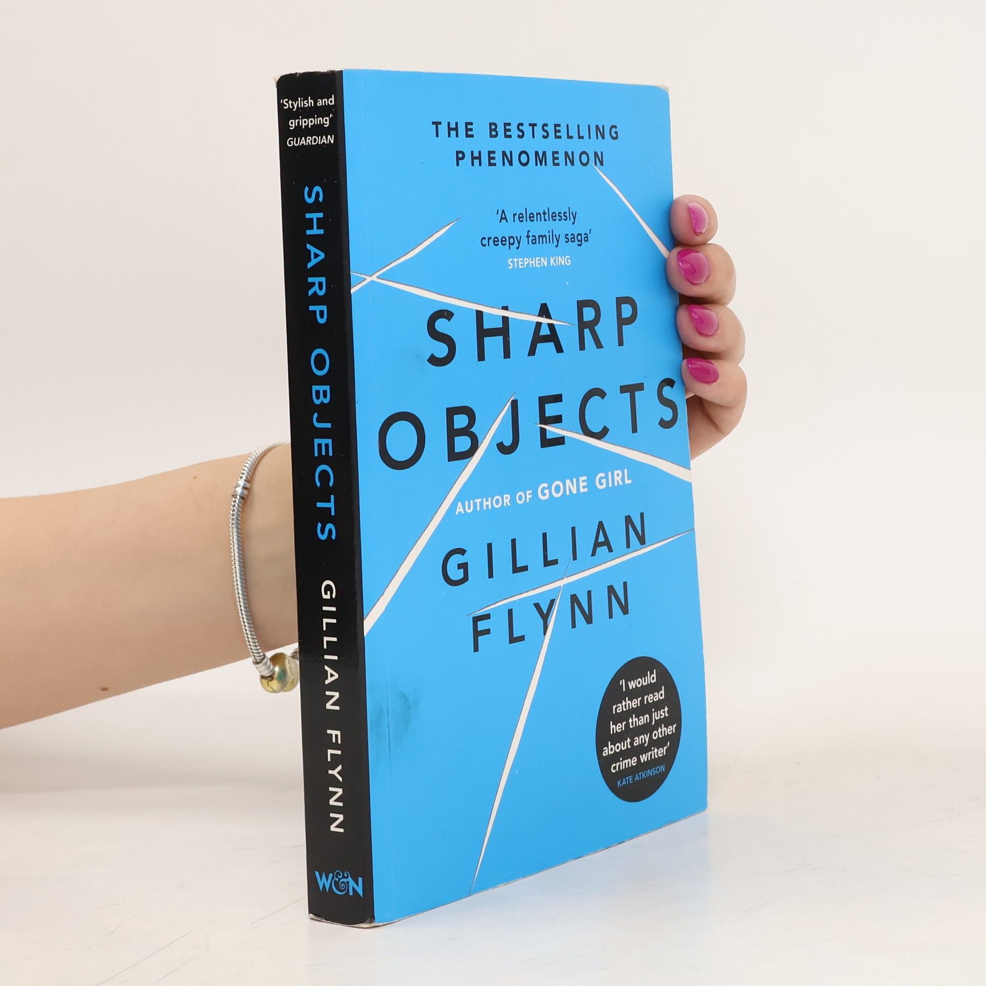 Gillian Flynn Sharp objects