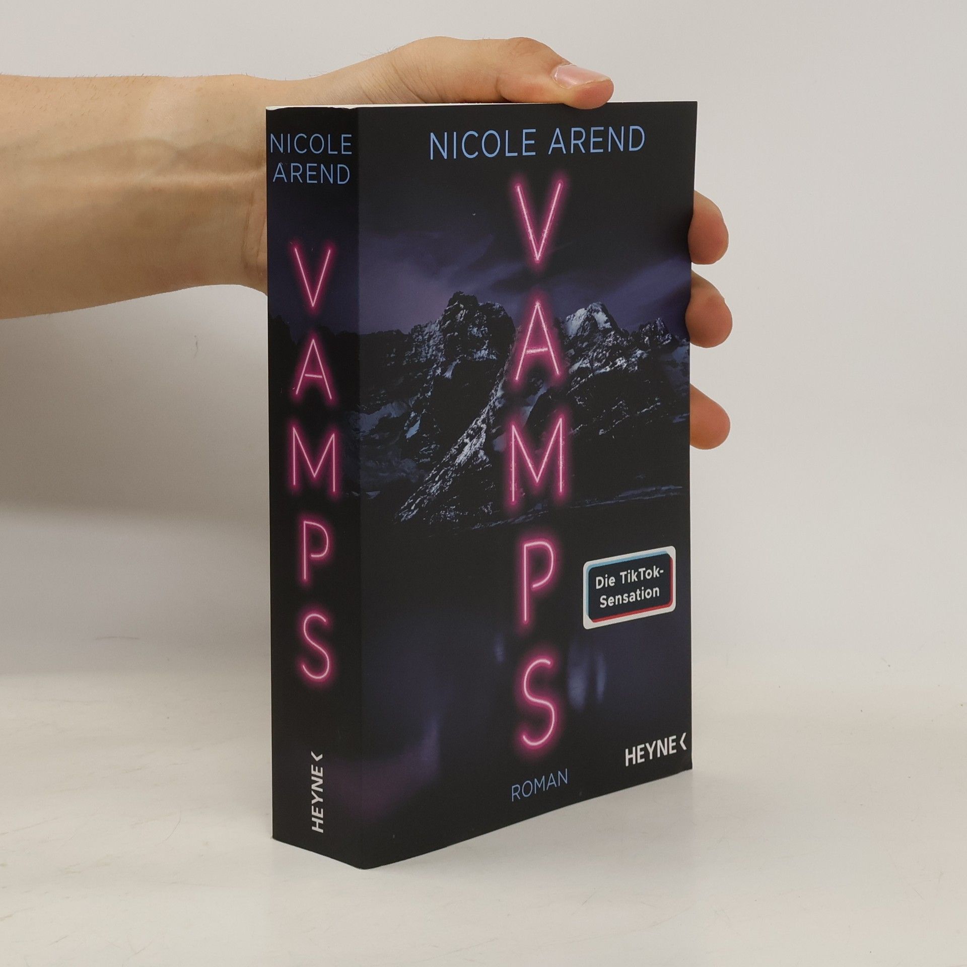 Nicole Arend Vamps