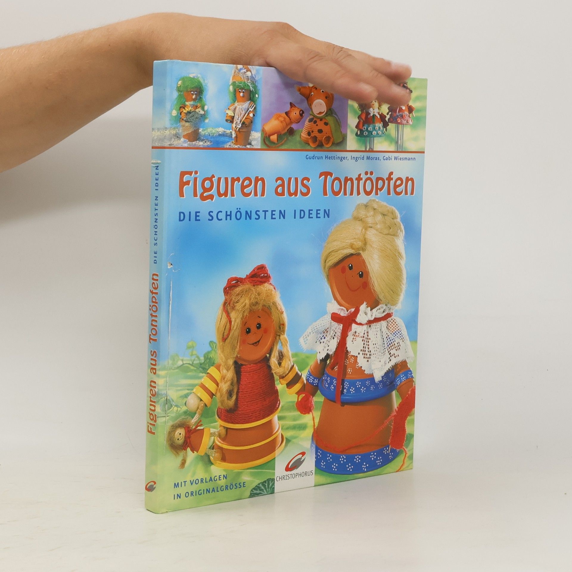 Ingrid Moras Figuren aus Tontöpfen.