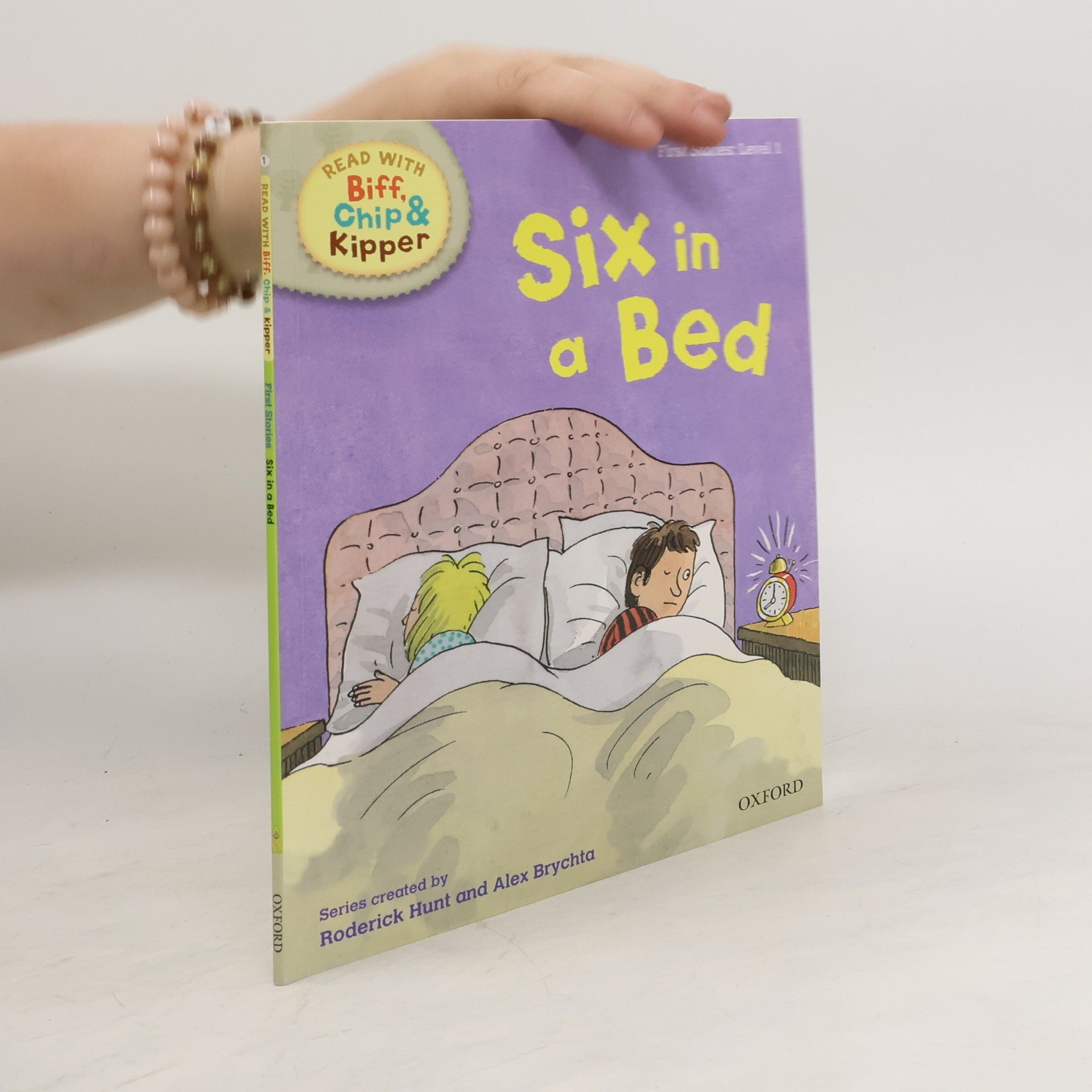 Roderick Hunt Six in a Bed