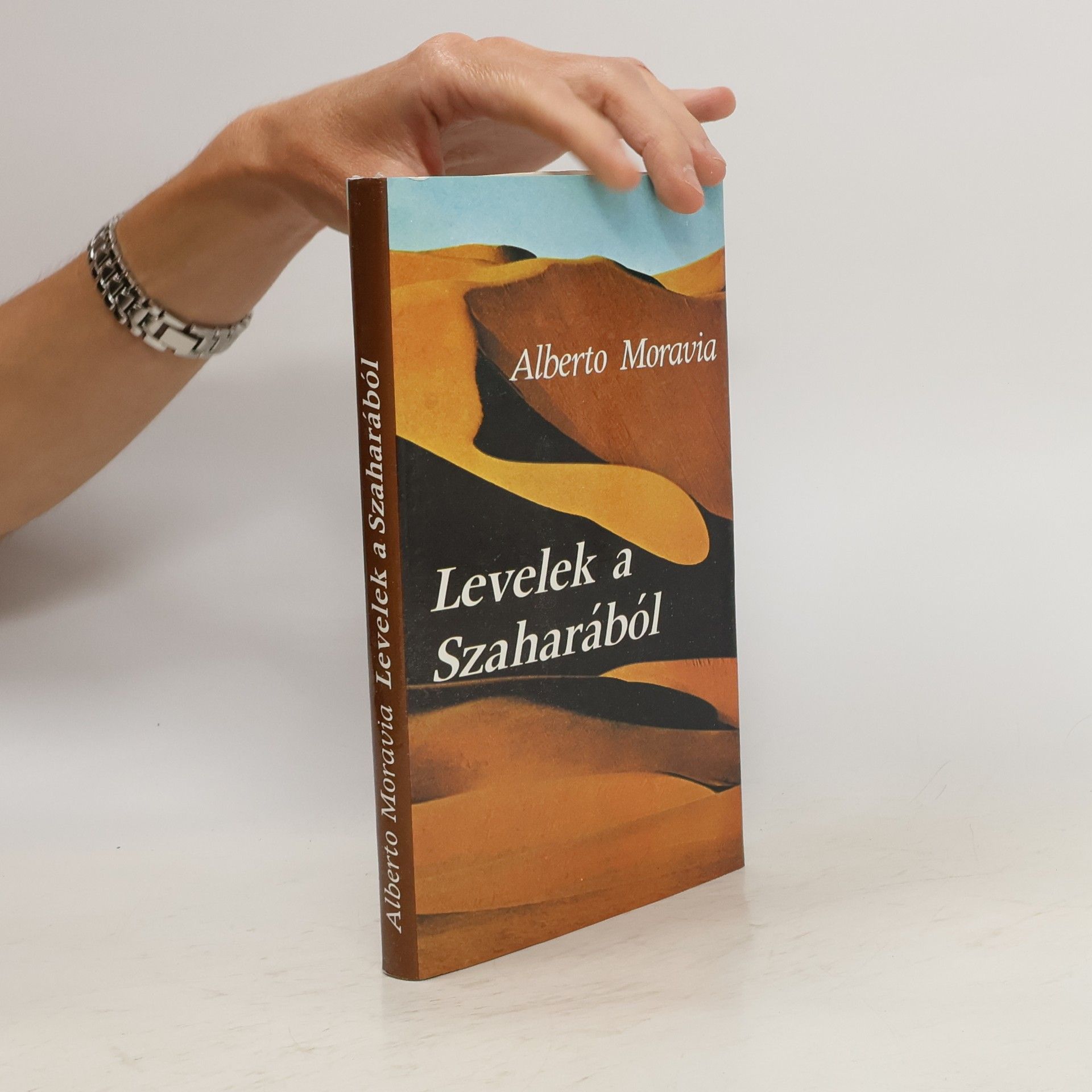Alberto Moravia Levelek a Szaharából