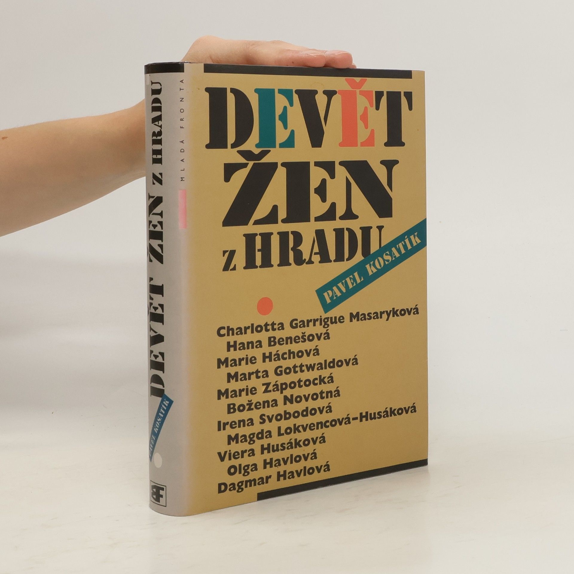 Pavel Kosatík Devět žen z Hradu
