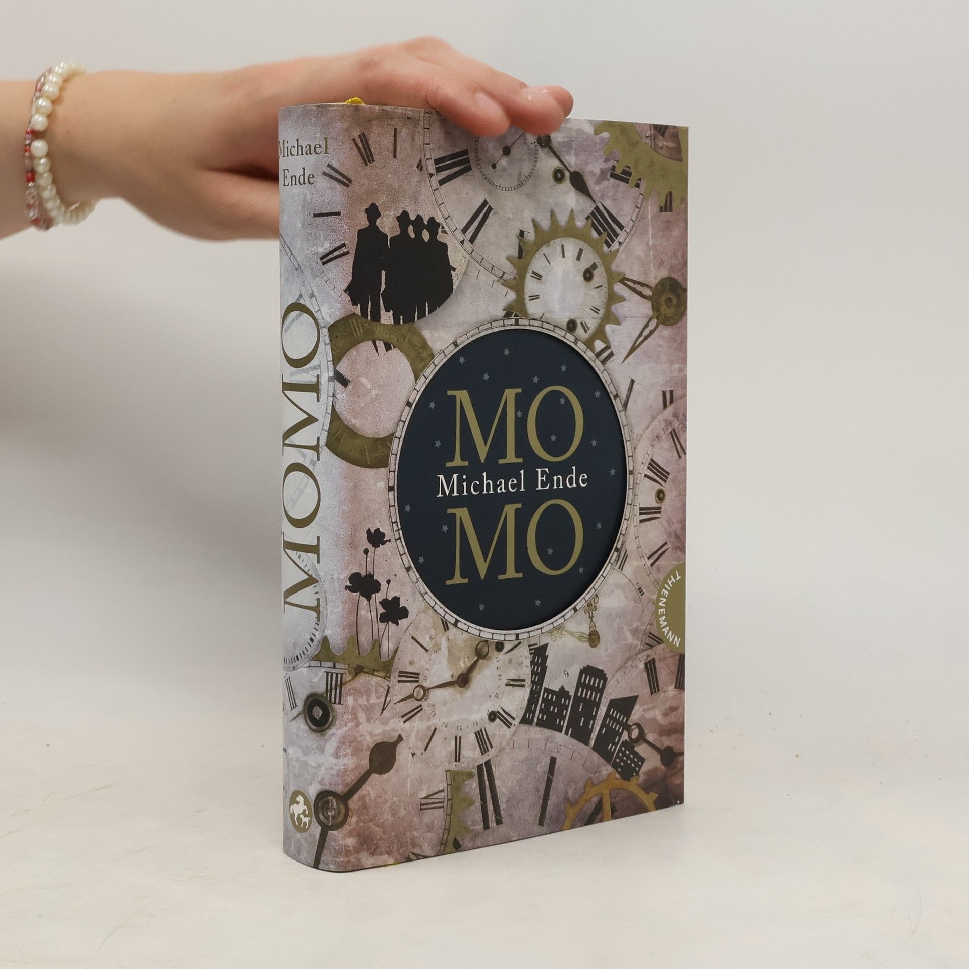 Michael Ende Momo oder Die seltsame Geschichte von den Zeit-Dieben und von dem Kind, das den Menschen die gestohlene Zeit zurückbrachte
