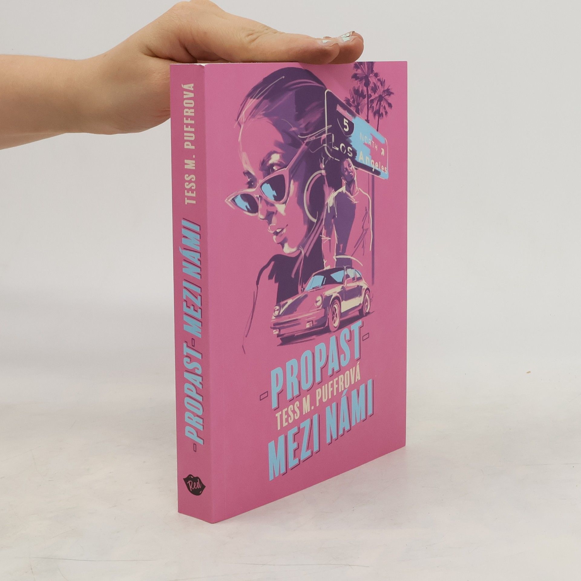 Tess M. Puffrová Propast mezi námi
